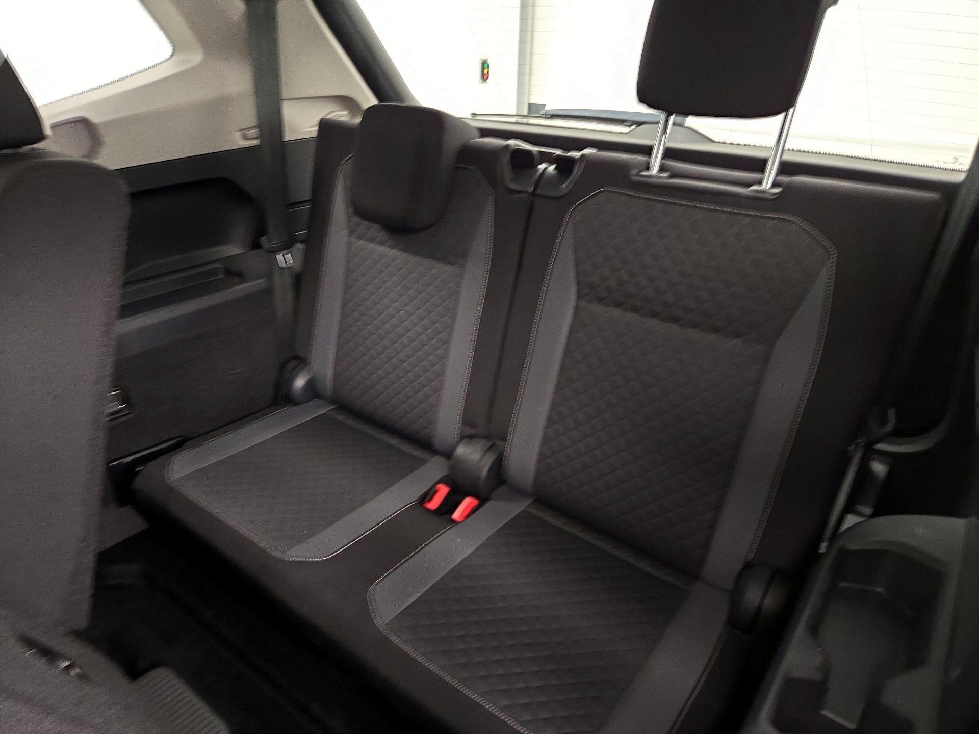 Thumbnail: 2021 Volkswagen Tiguan - 20