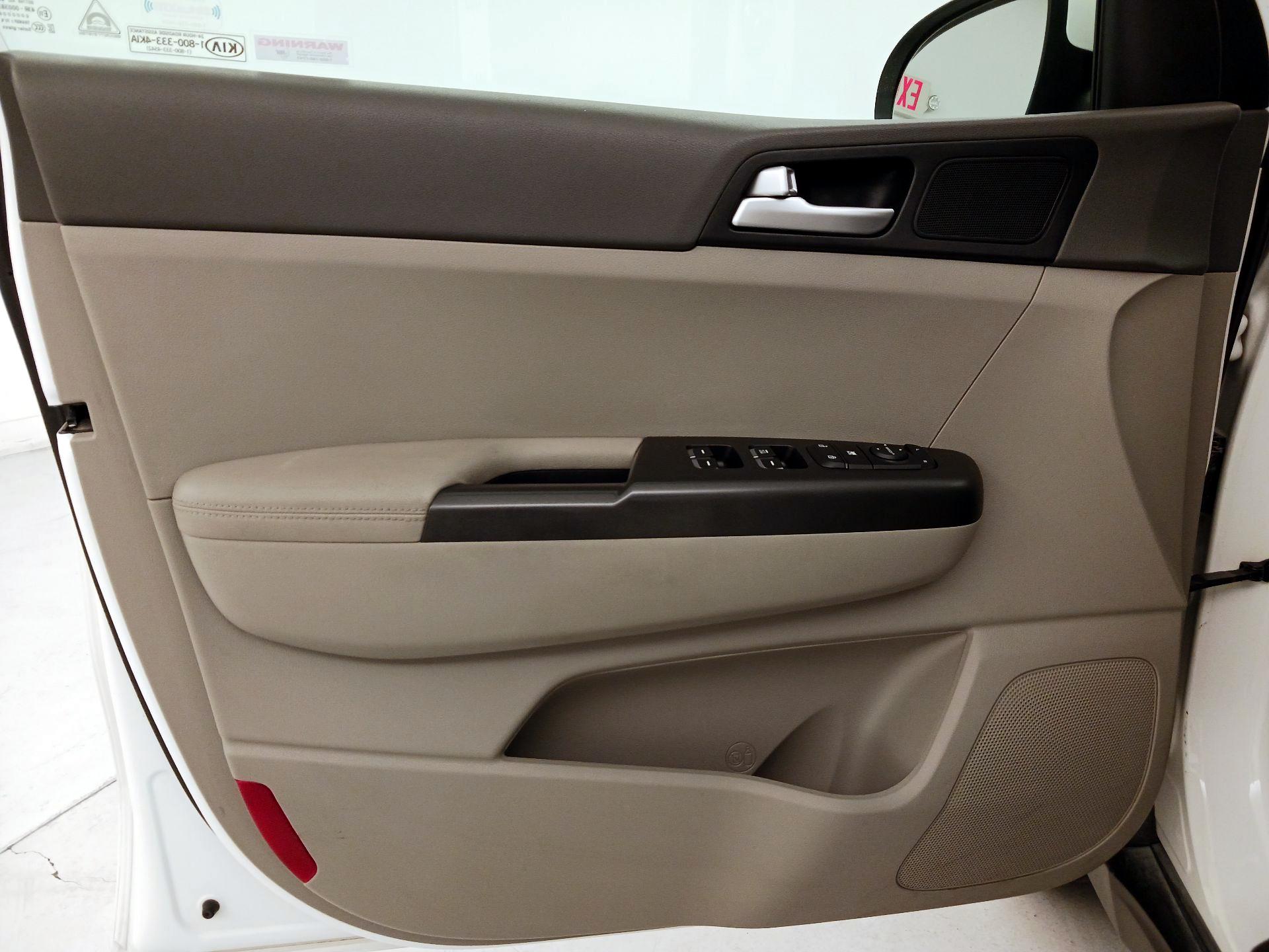 Thumbnail: 2017 Kia Sportage - 12