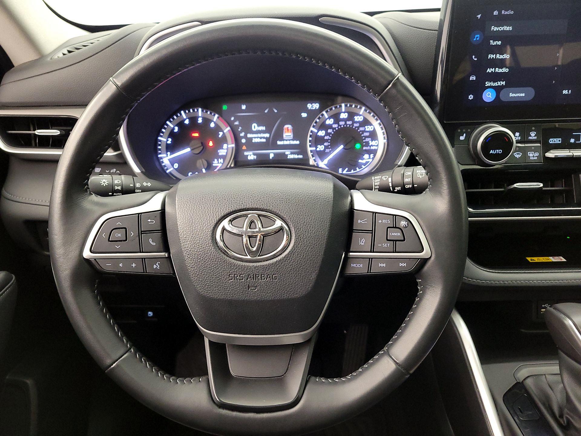 Thumbnail: 2023 Toyota Highlander - 10