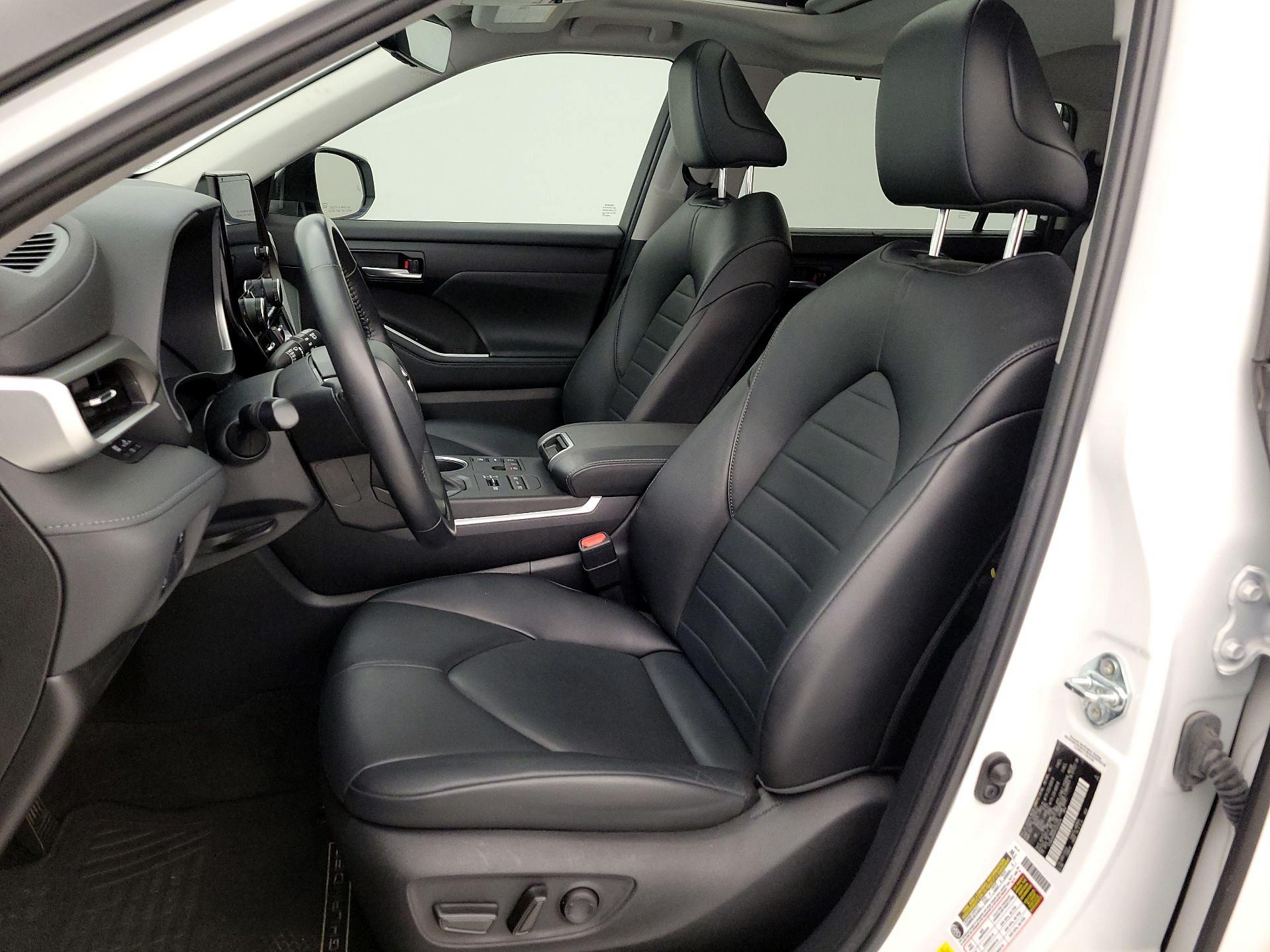 Thumbnail: 2023 Toyota Highlander - 11