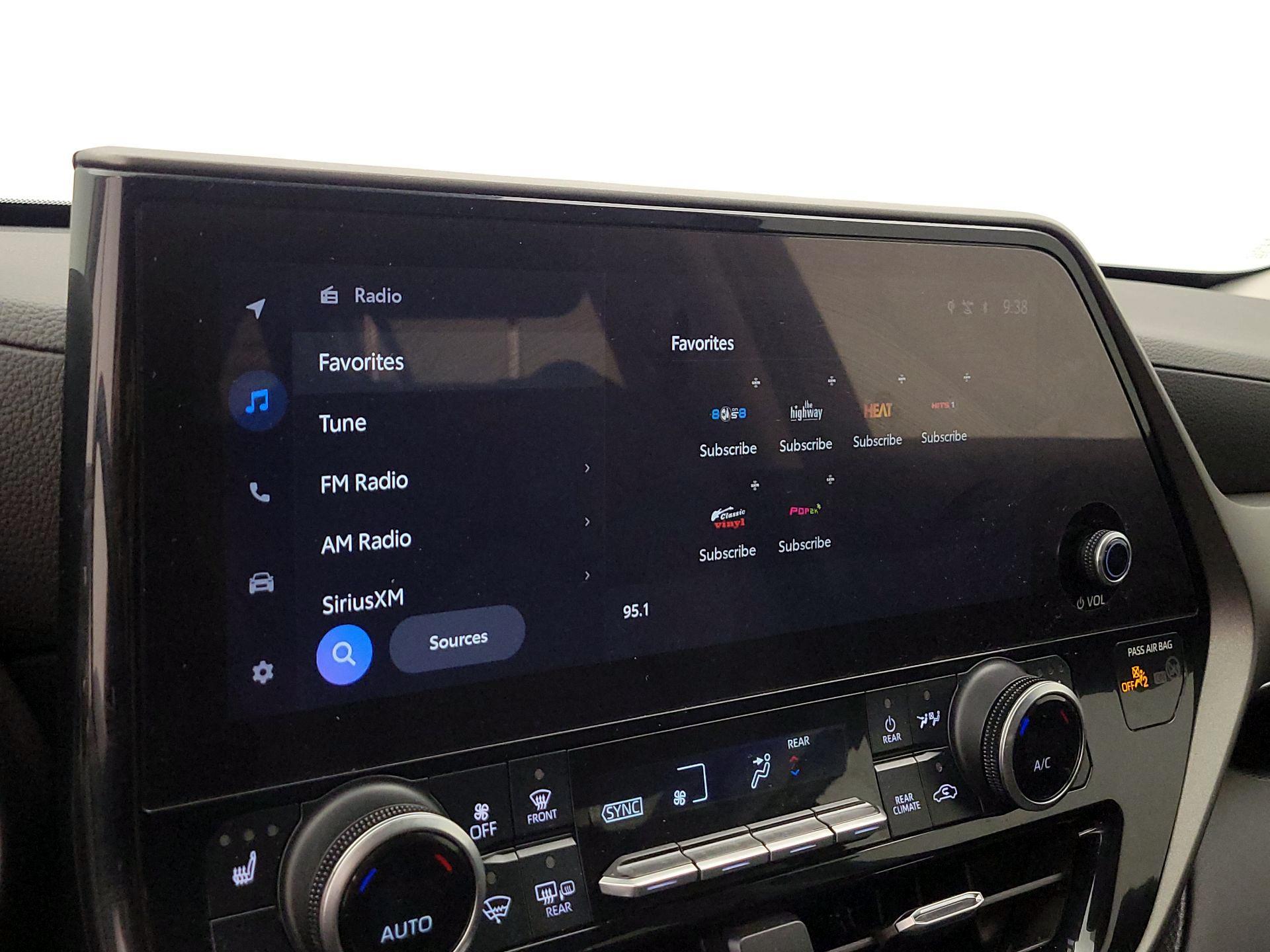 Thumbnail: 2023 Toyota Highlander - 15