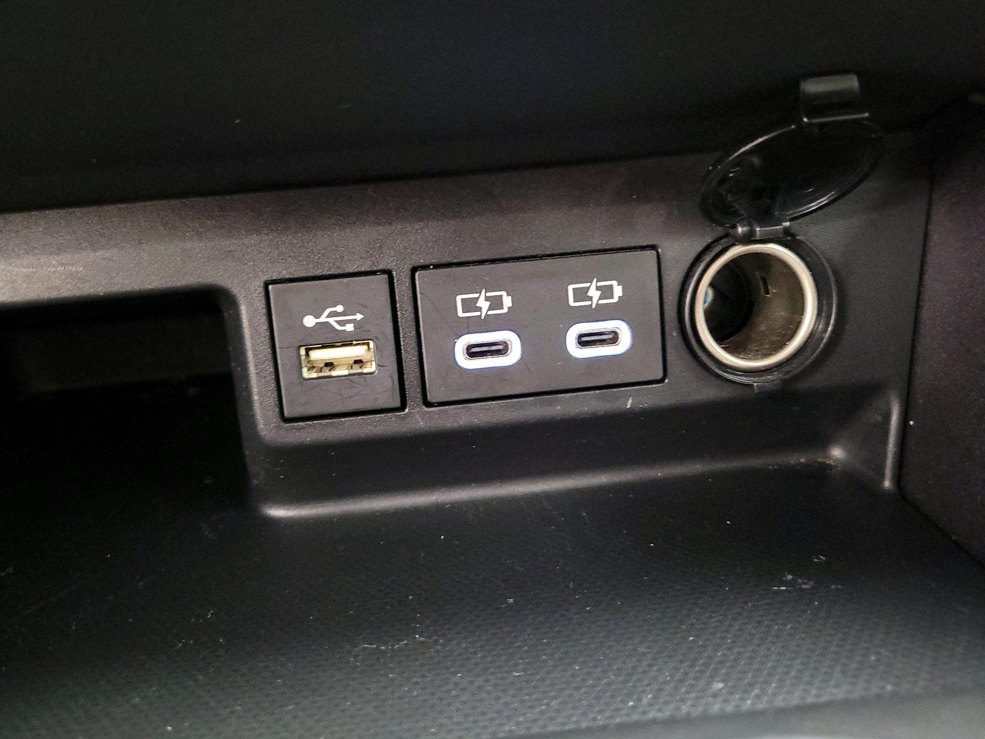 Thumbnail: 2023 Toyota Highlander - 18