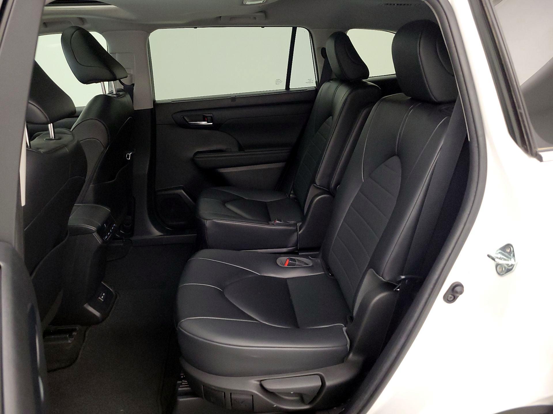 Thumbnail: 2023 Toyota Highlander - 20