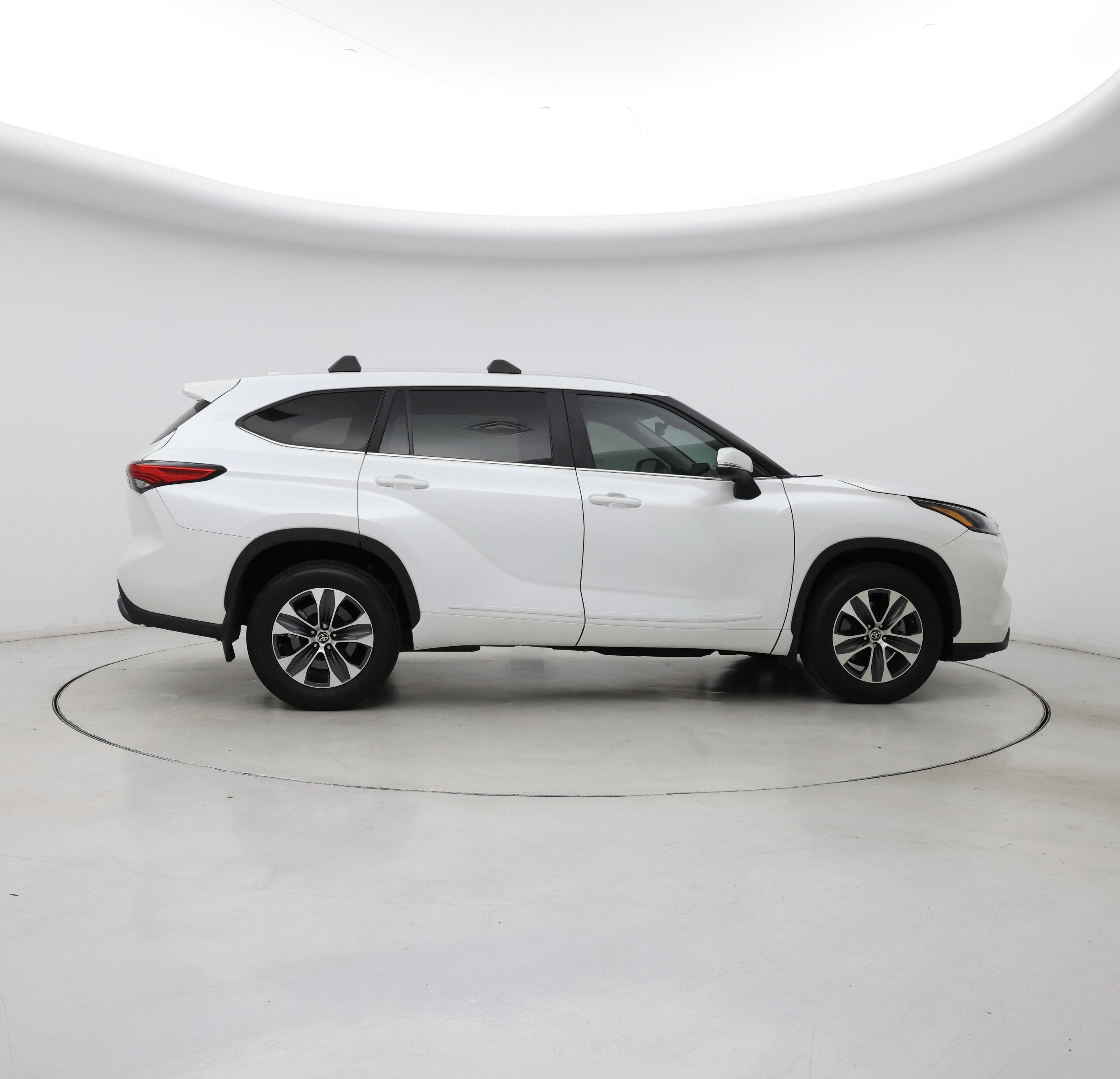 Thumbnail: 2023 Toyota Highlander - 7