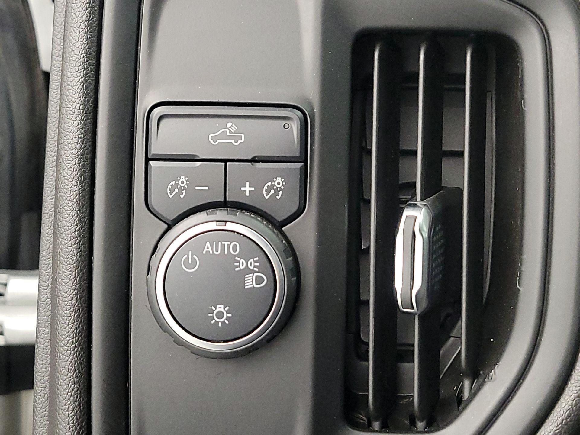 Thumbnail: 2020 Chevrolet Silverado 1500 - 13