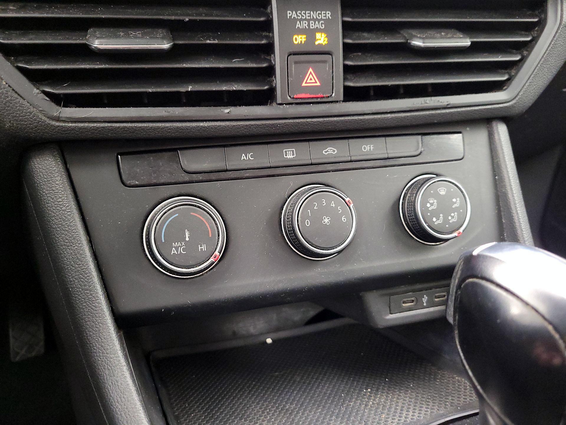 Thumbnail: 2020 Volkswagen Jetta - 16