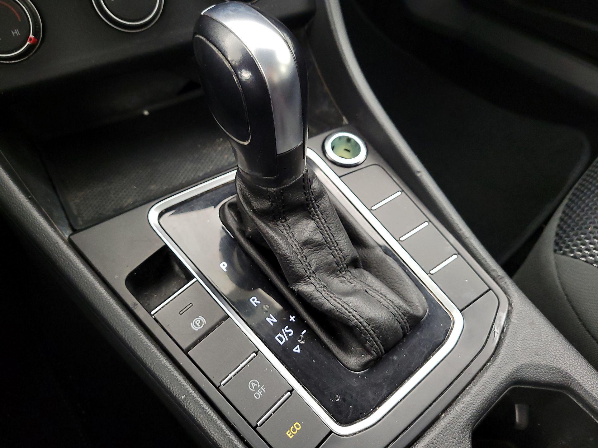 Thumbnail: 2020 Volkswagen Jetta - 17