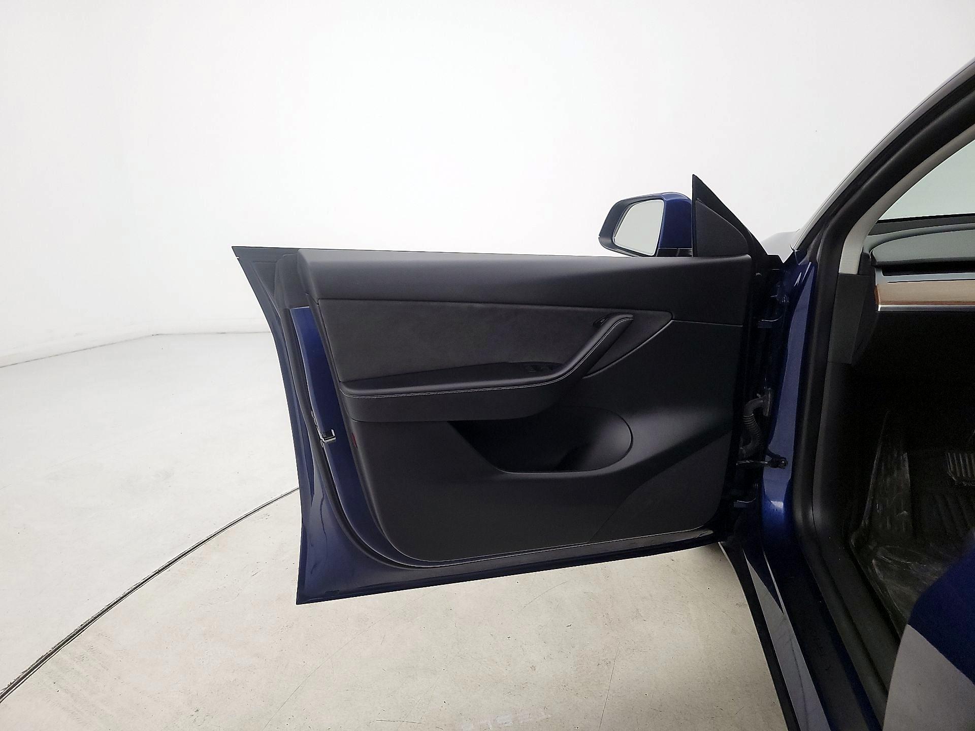 Thumbnail: 2022 Tesla Model Y - 12