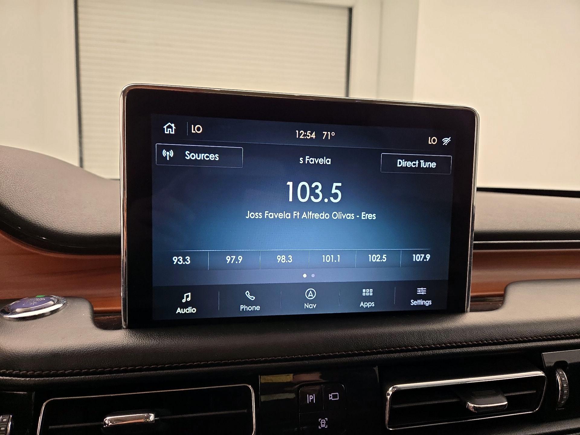 Thumbnail: 2020 Lincoln Aviator - 16