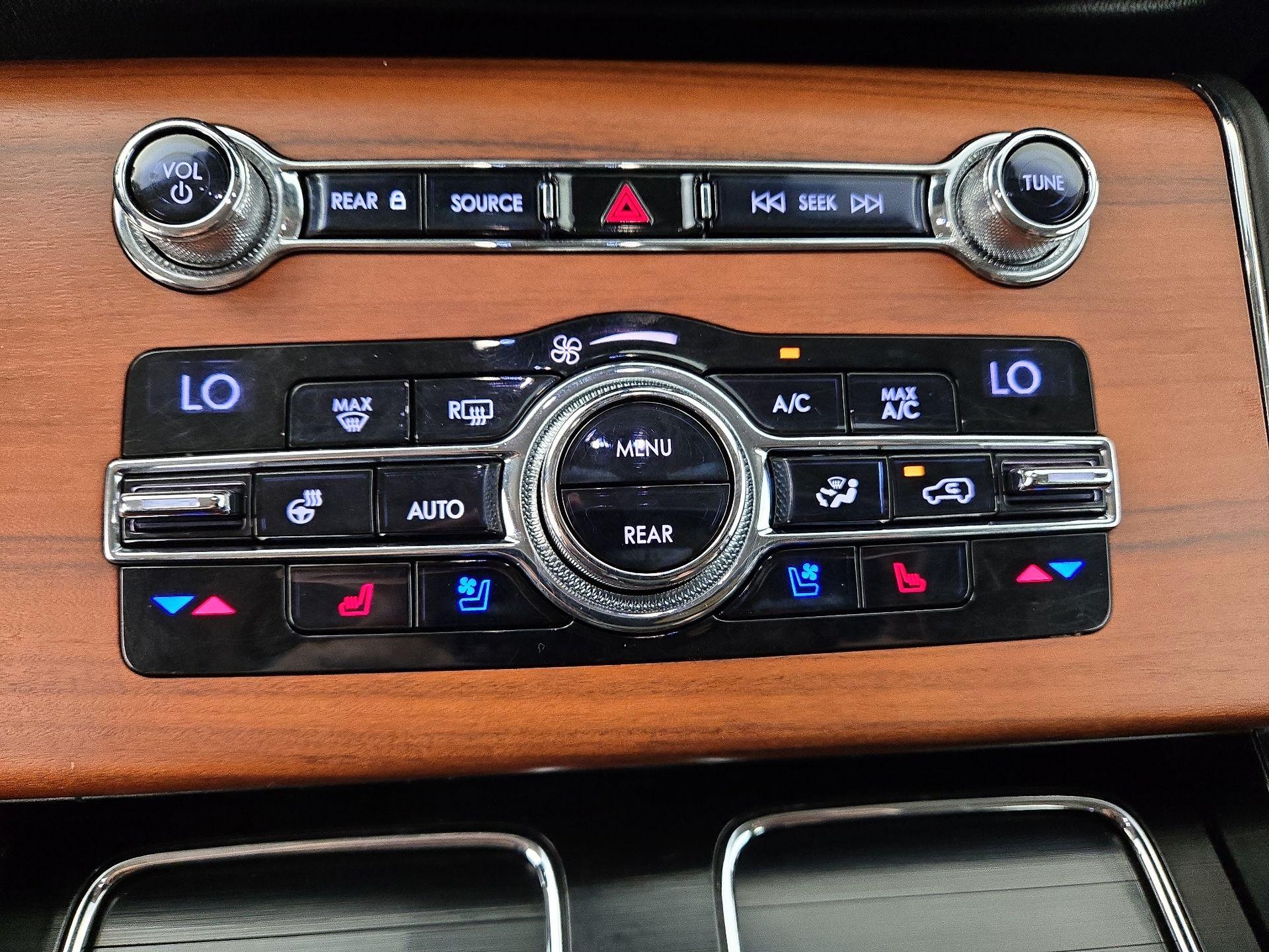 Thumbnail: 2020 Lincoln Aviator - 17