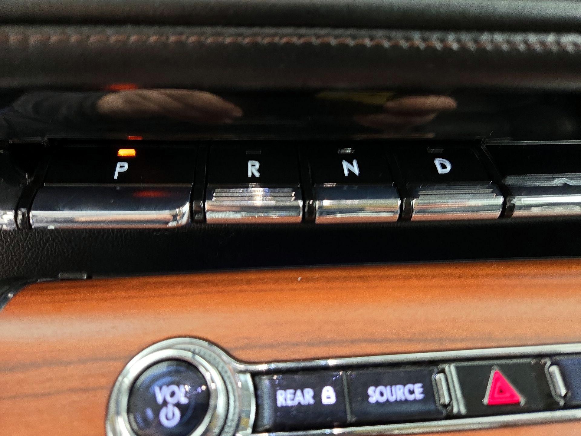 Thumbnail: 2020 Lincoln Aviator - 18