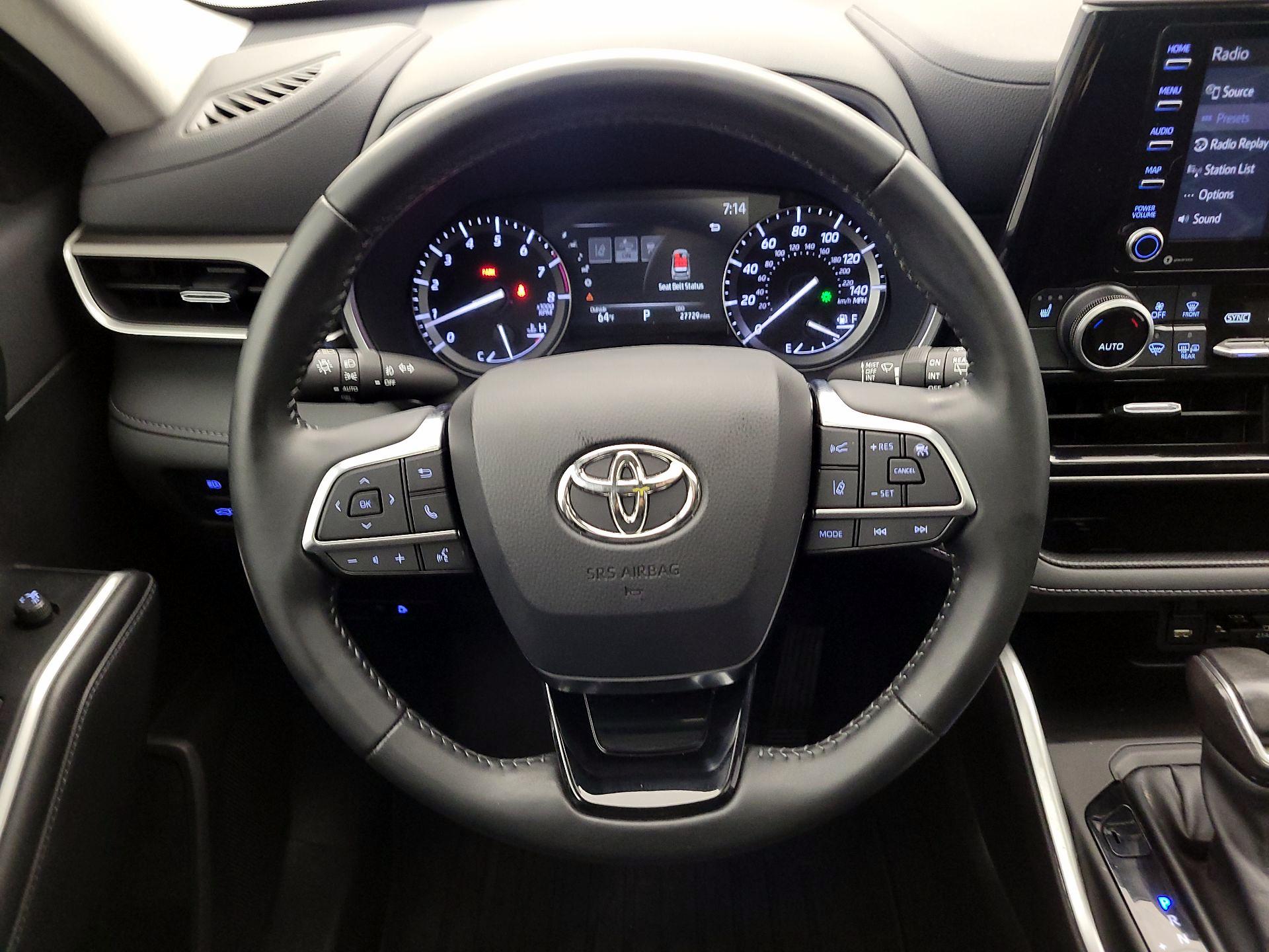 Thumbnail: 2021 Toyota Highlander - 10