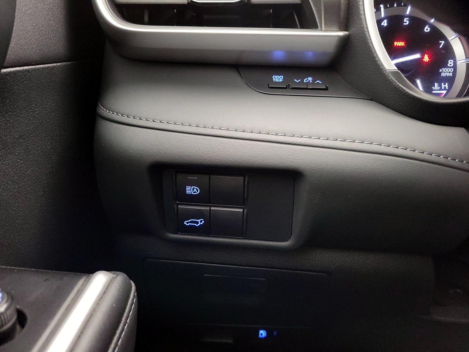 Thumbnail: 2021 Toyota Highlander - 13