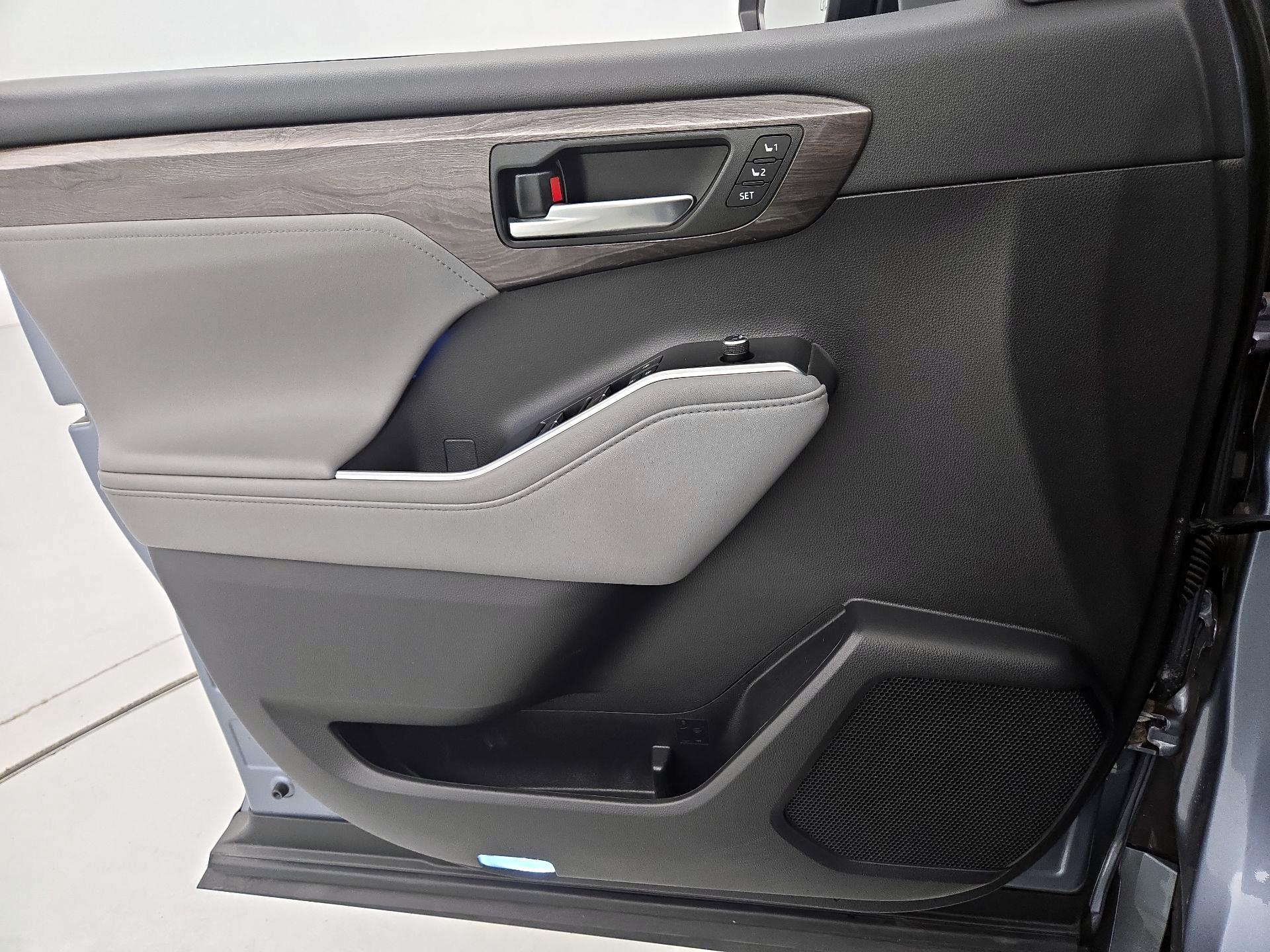 Thumbnail: 2021 Toyota Highlander - 12