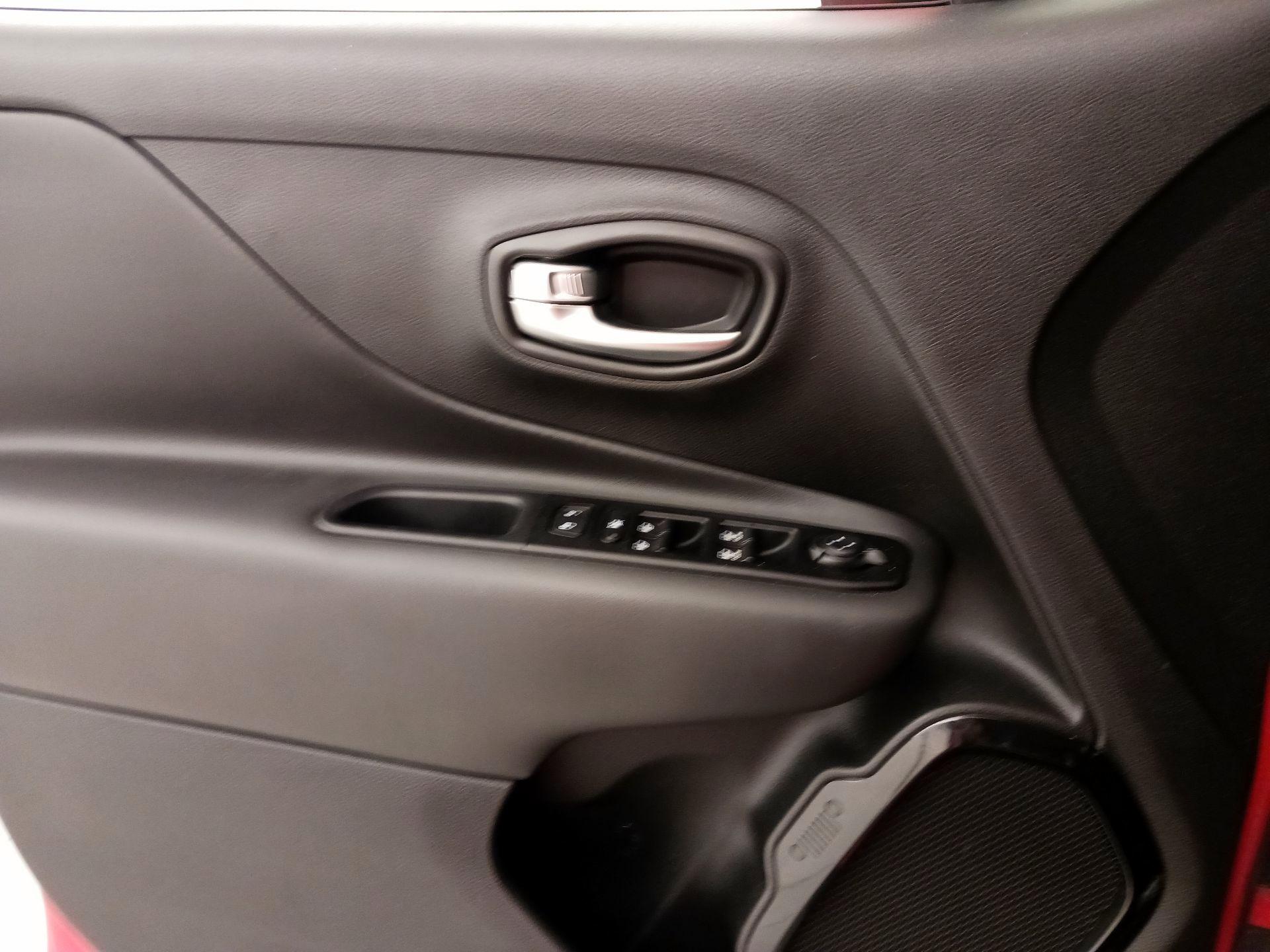 Thumbnail: 2020 Jeep Renegade - 12