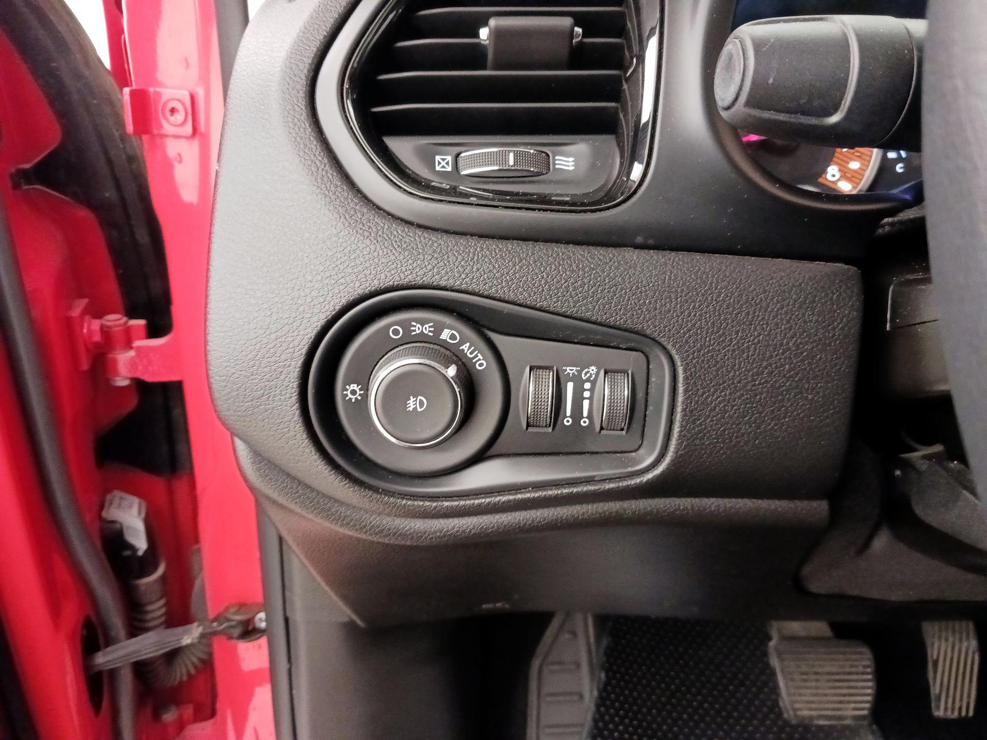 Thumbnail: 2020 Jeep Renegade - 13