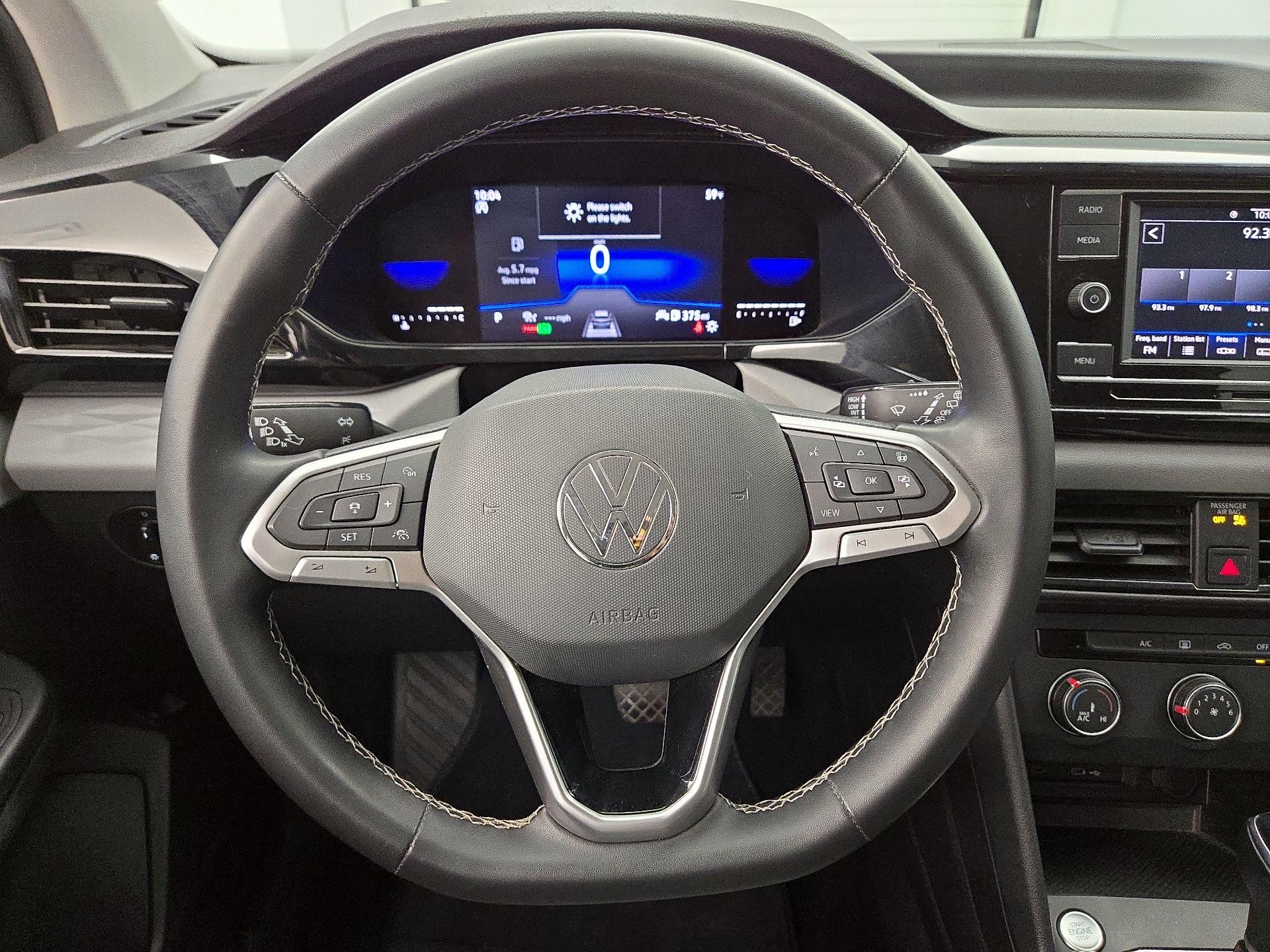 Thumbnail: 2022 Volkswagen Taos - 10