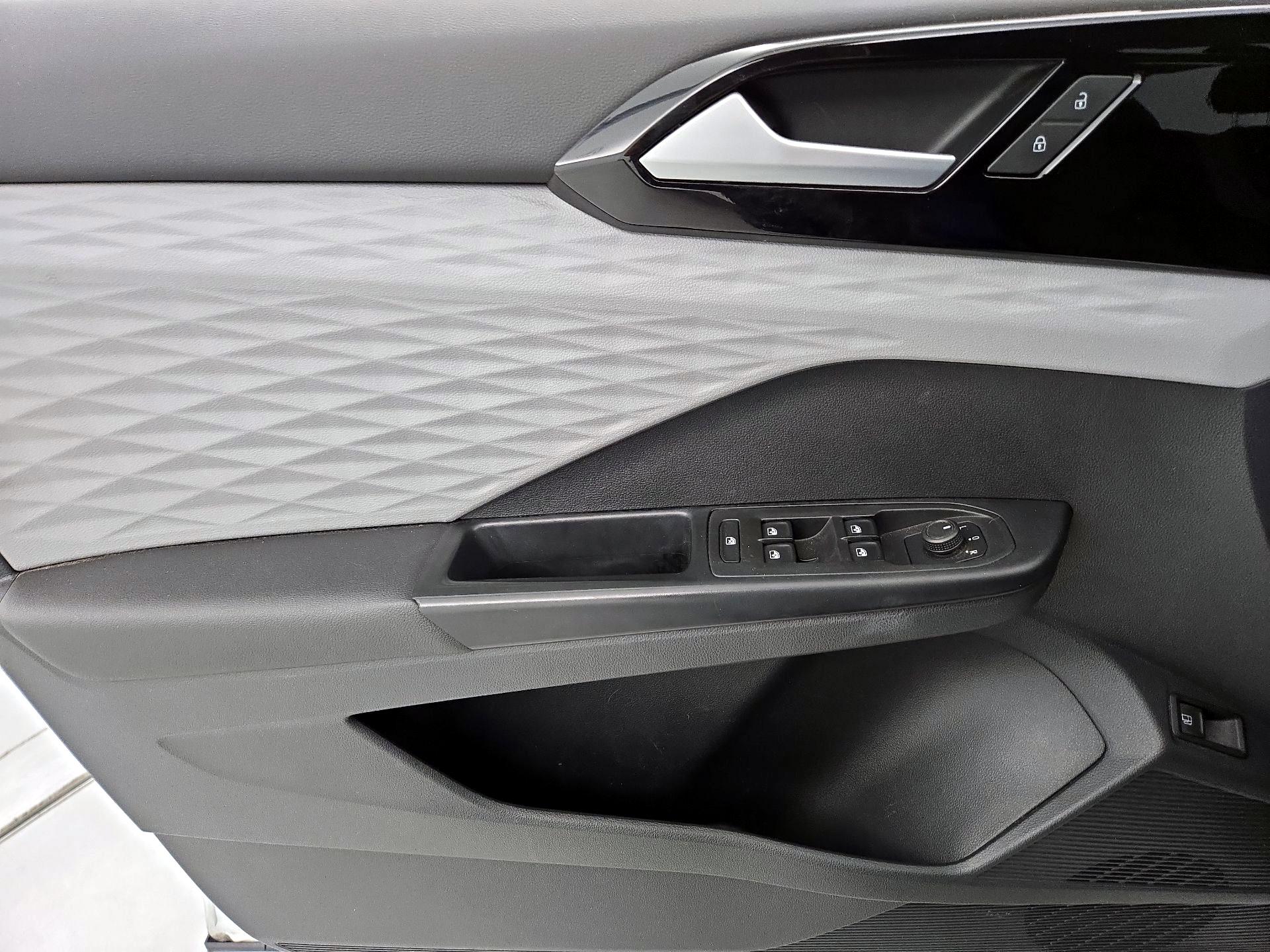 Thumbnail: 2022 Volkswagen Taos - 12