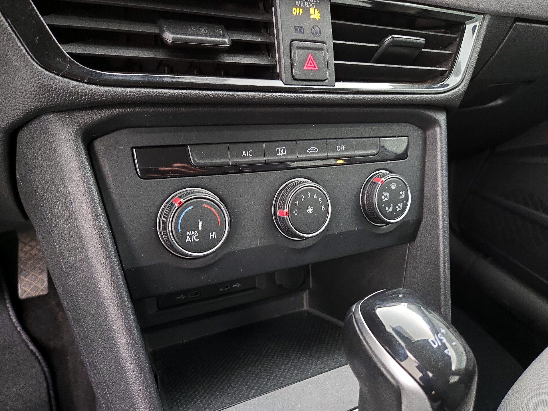 Thumbnail: 2022 Volkswagen Taos - 16