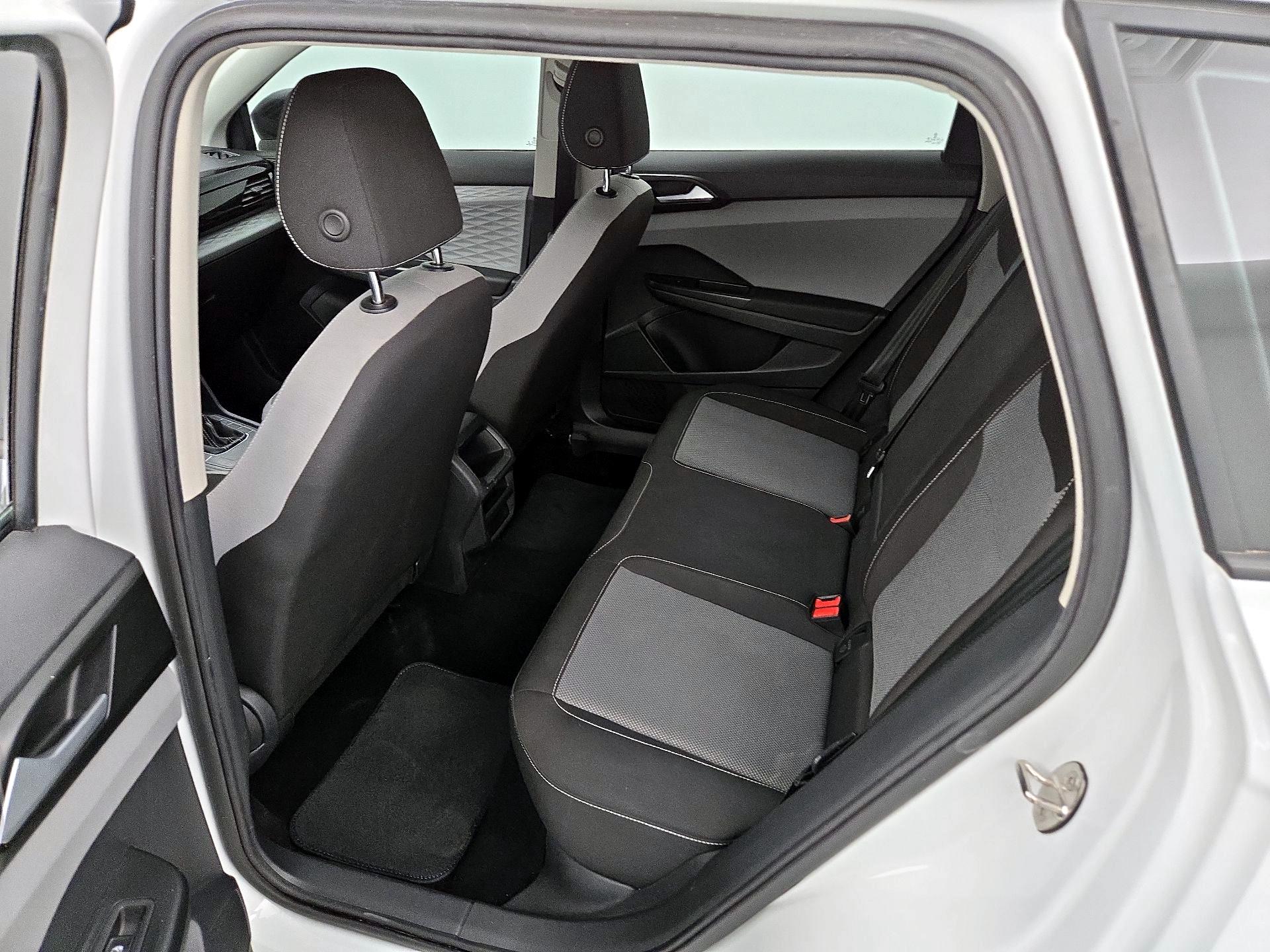 Thumbnail: 2022 Volkswagen Taos - 19