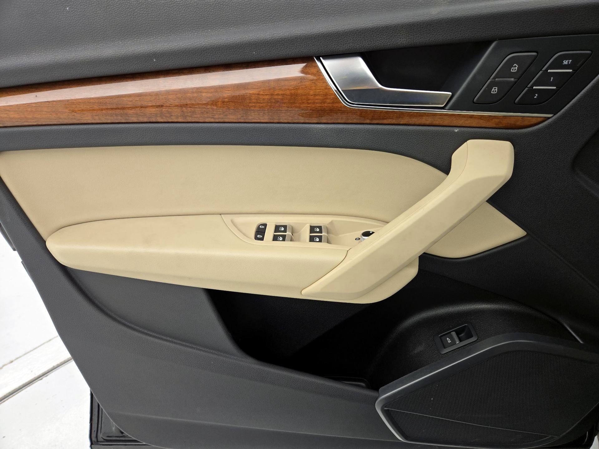 Thumbnail: 2022 Audi Q5 - 12