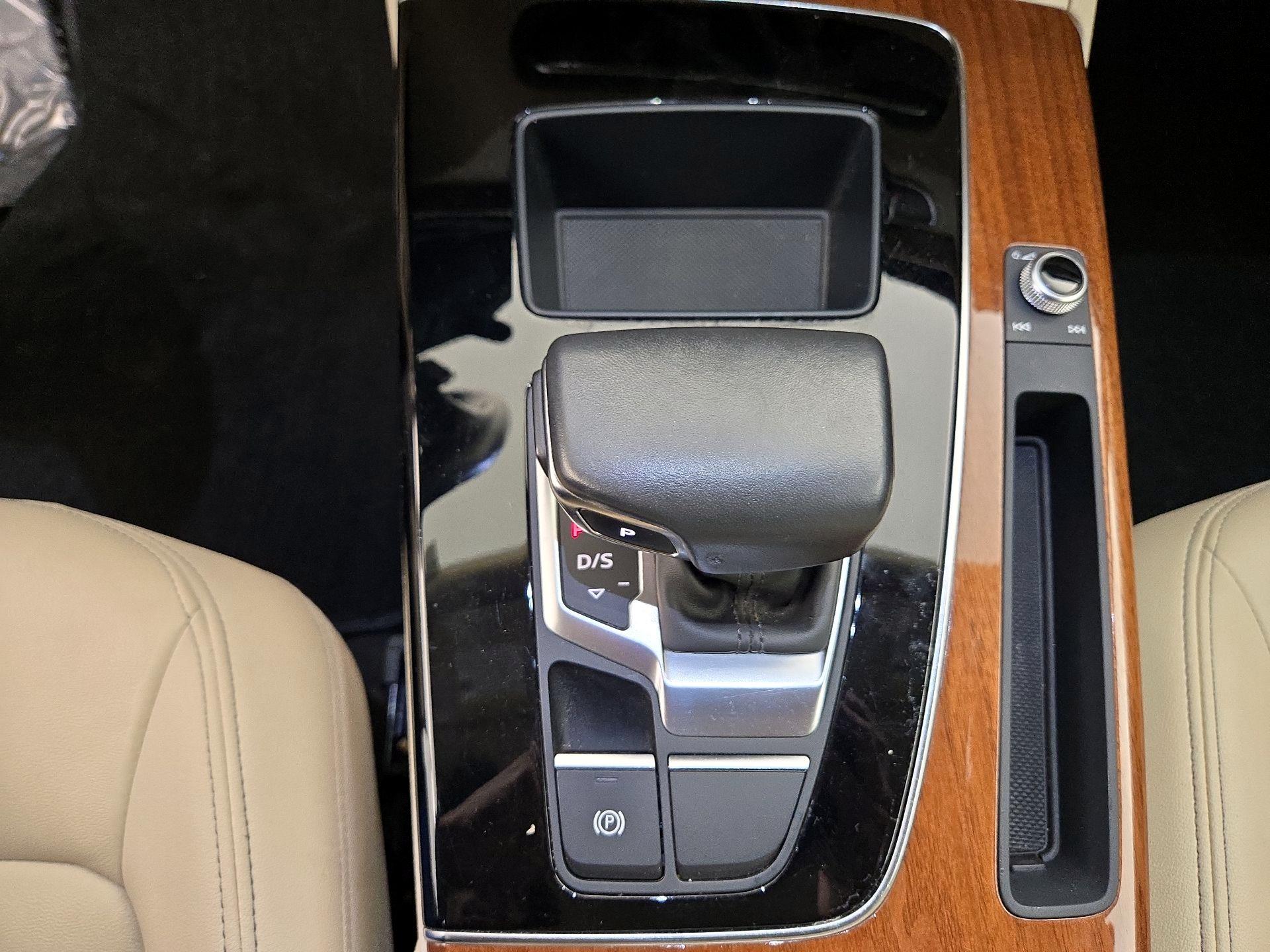 Thumbnail: 2022 Audi Q5 - 17