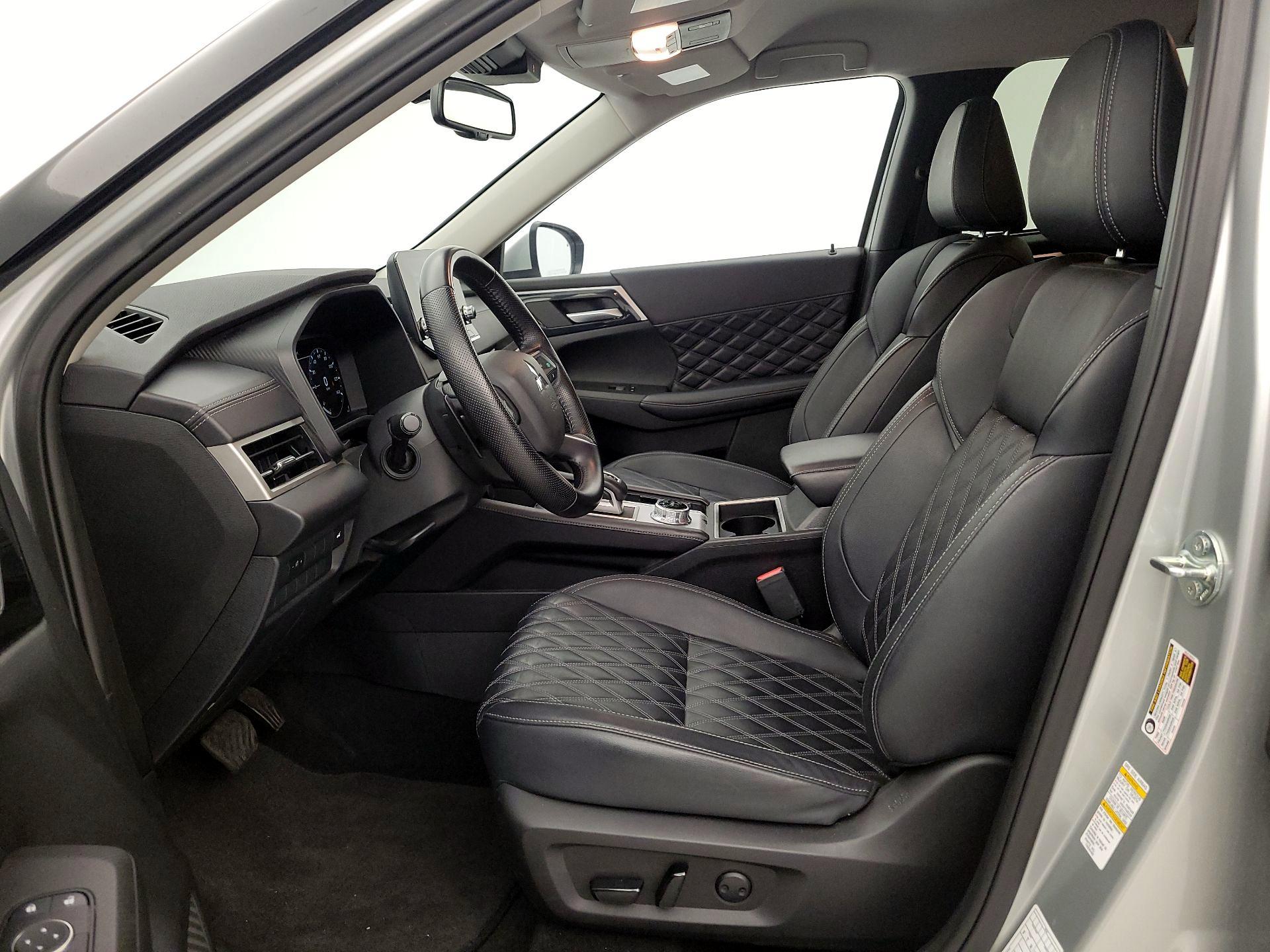 Thumbnail: 2024 Mitsubishi Outlander - 11