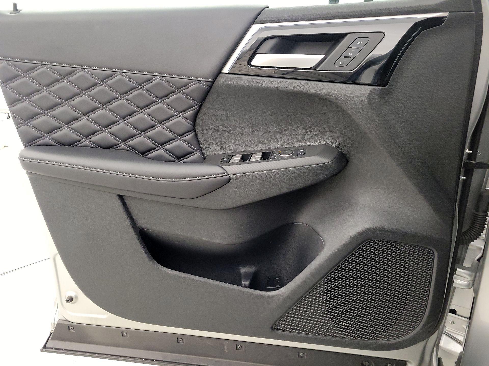 Thumbnail: 2024 Mitsubishi Outlander - 12