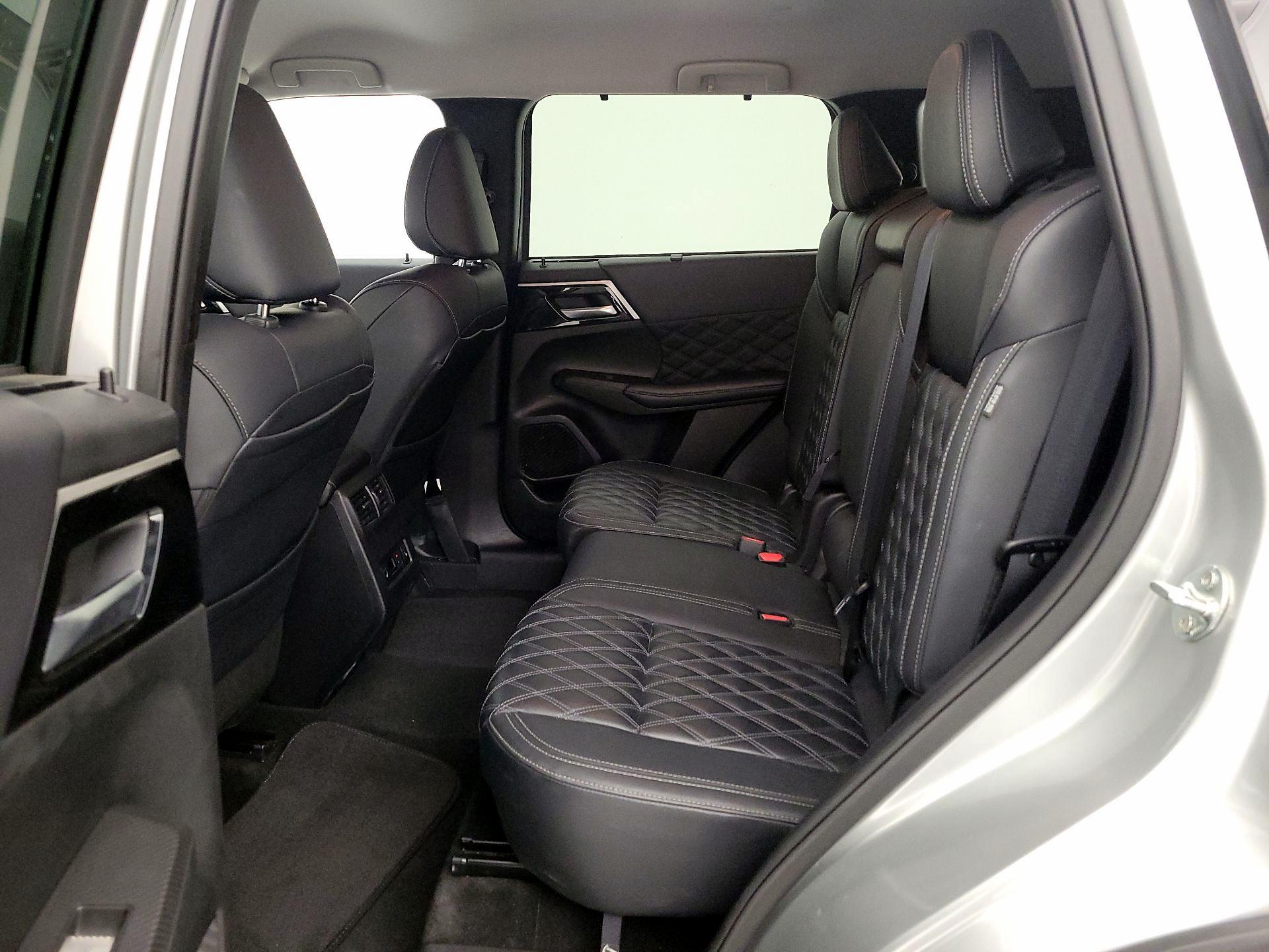 Thumbnail: 2024 Mitsubishi Outlander - 19