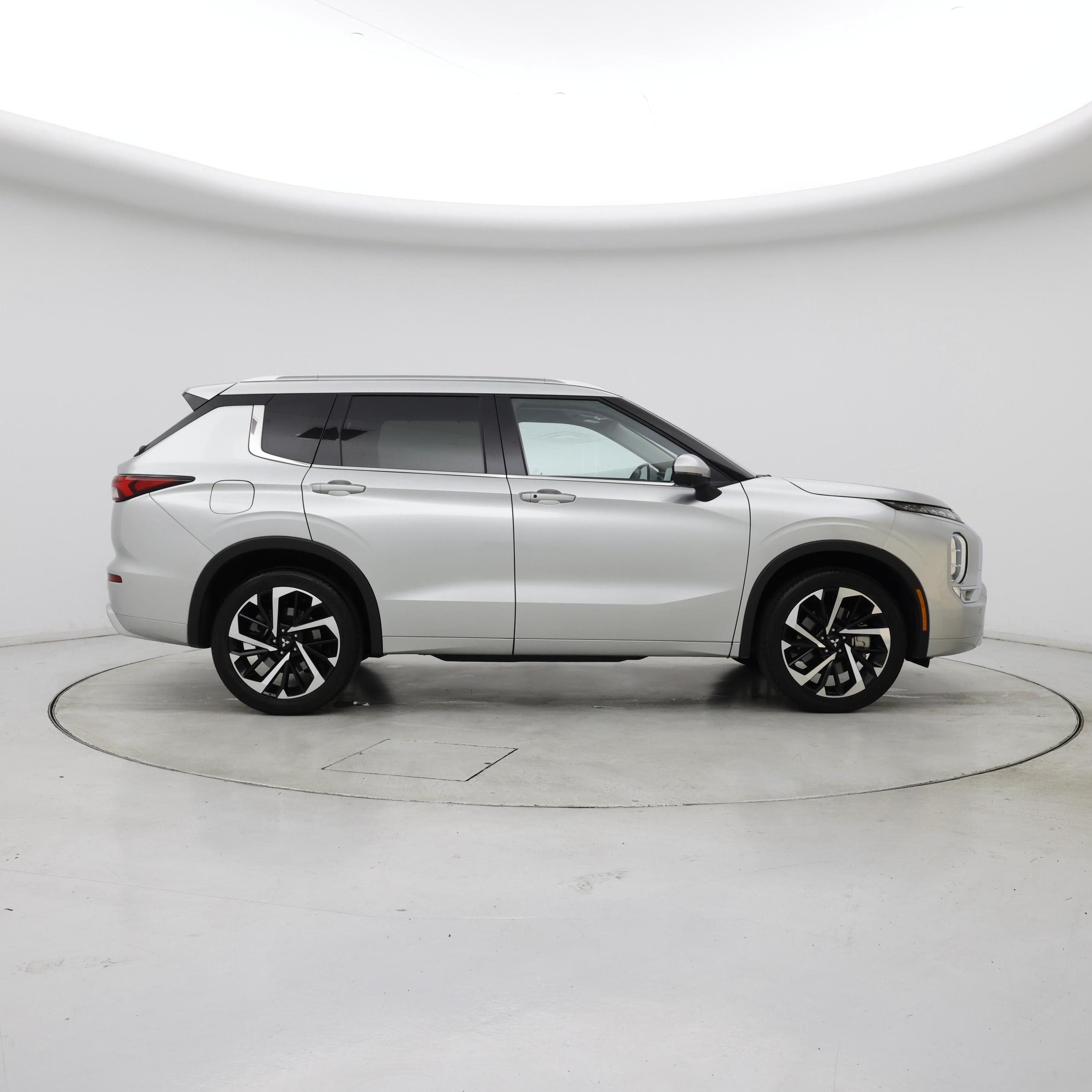 Thumbnail: 2024 Mitsubishi Outlander - 7