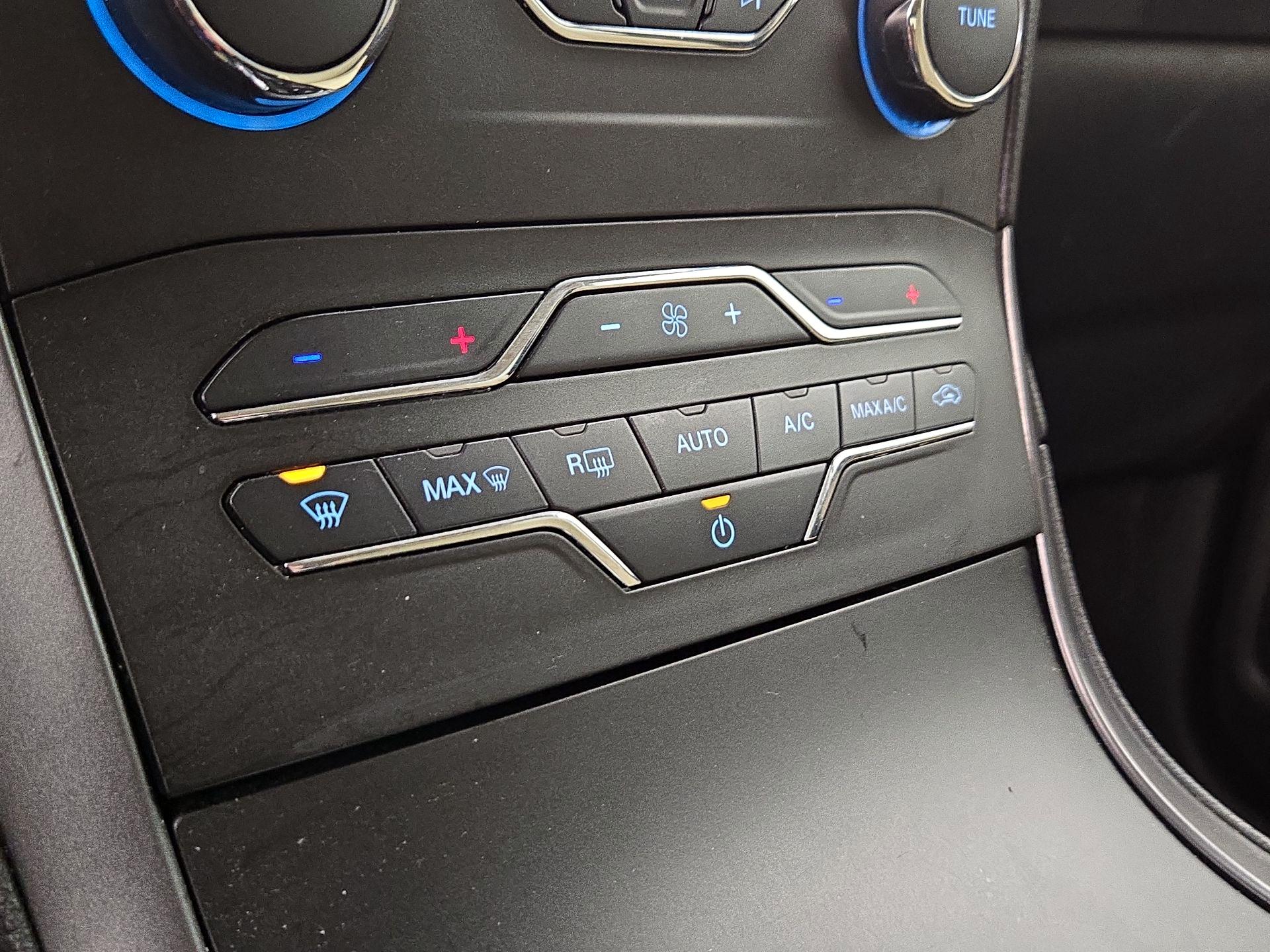 Thumbnail: 2020 Ford Edge - 16