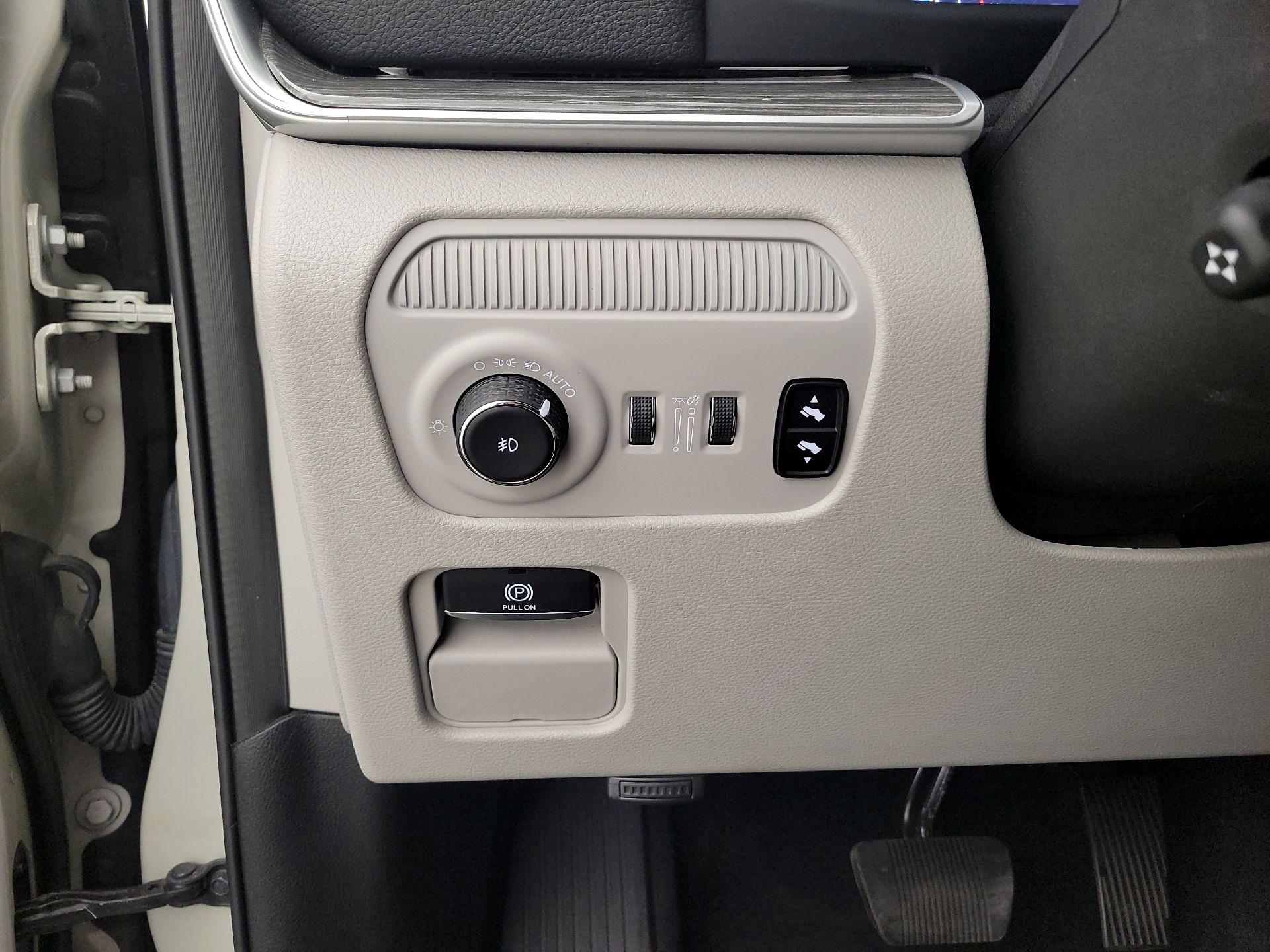 Thumbnail: 2022 Jeep Wagoneer - 13