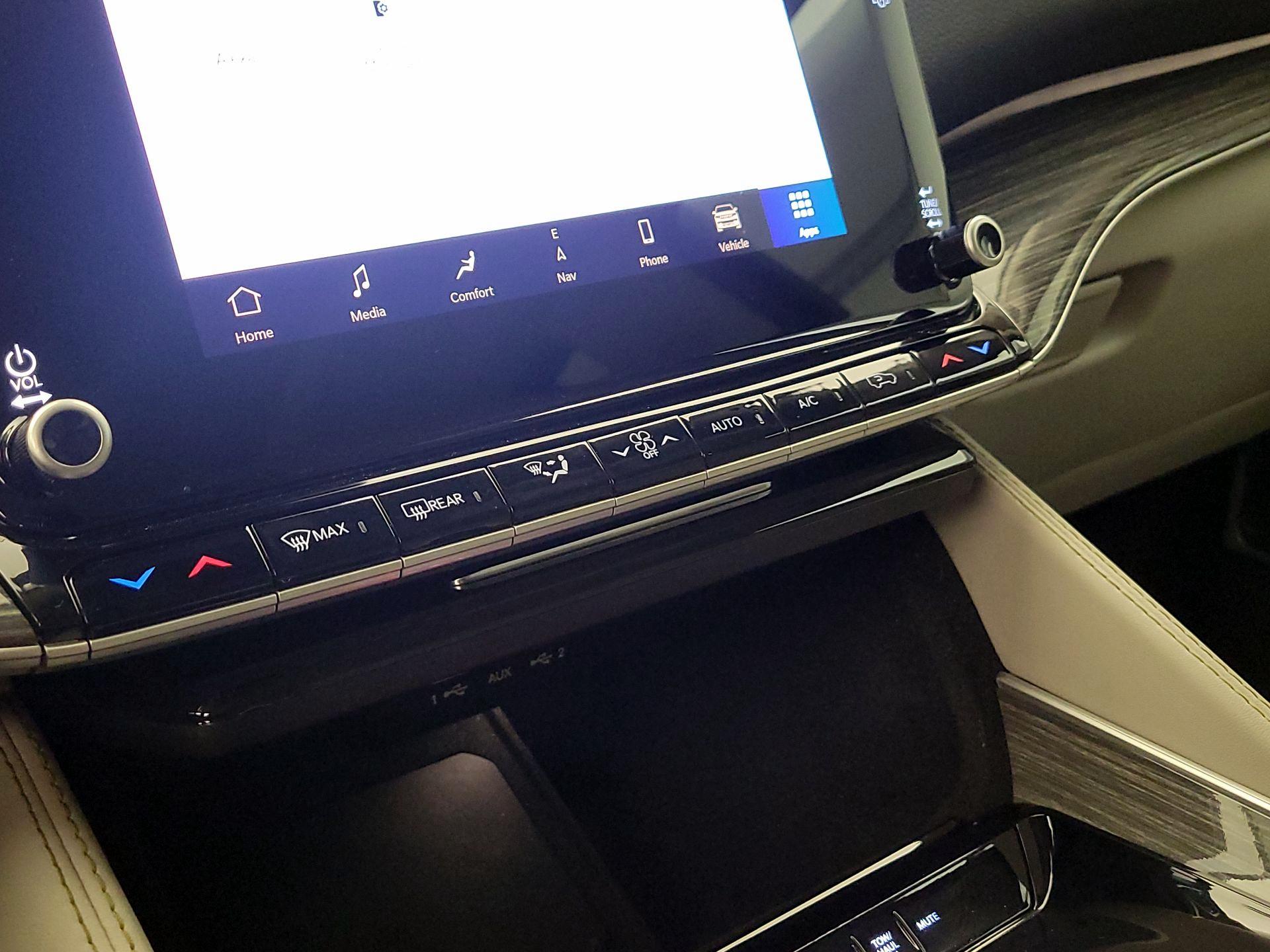 Thumbnail: 2022 Jeep Wagoneer - 17