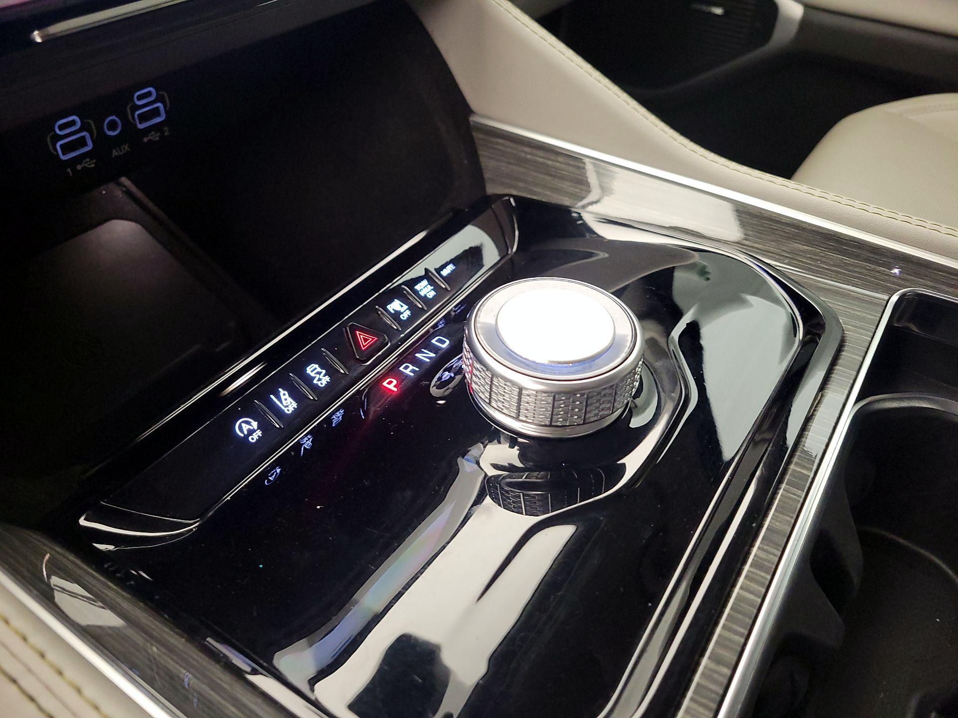 Thumbnail: 2022 Jeep Wagoneer - 18