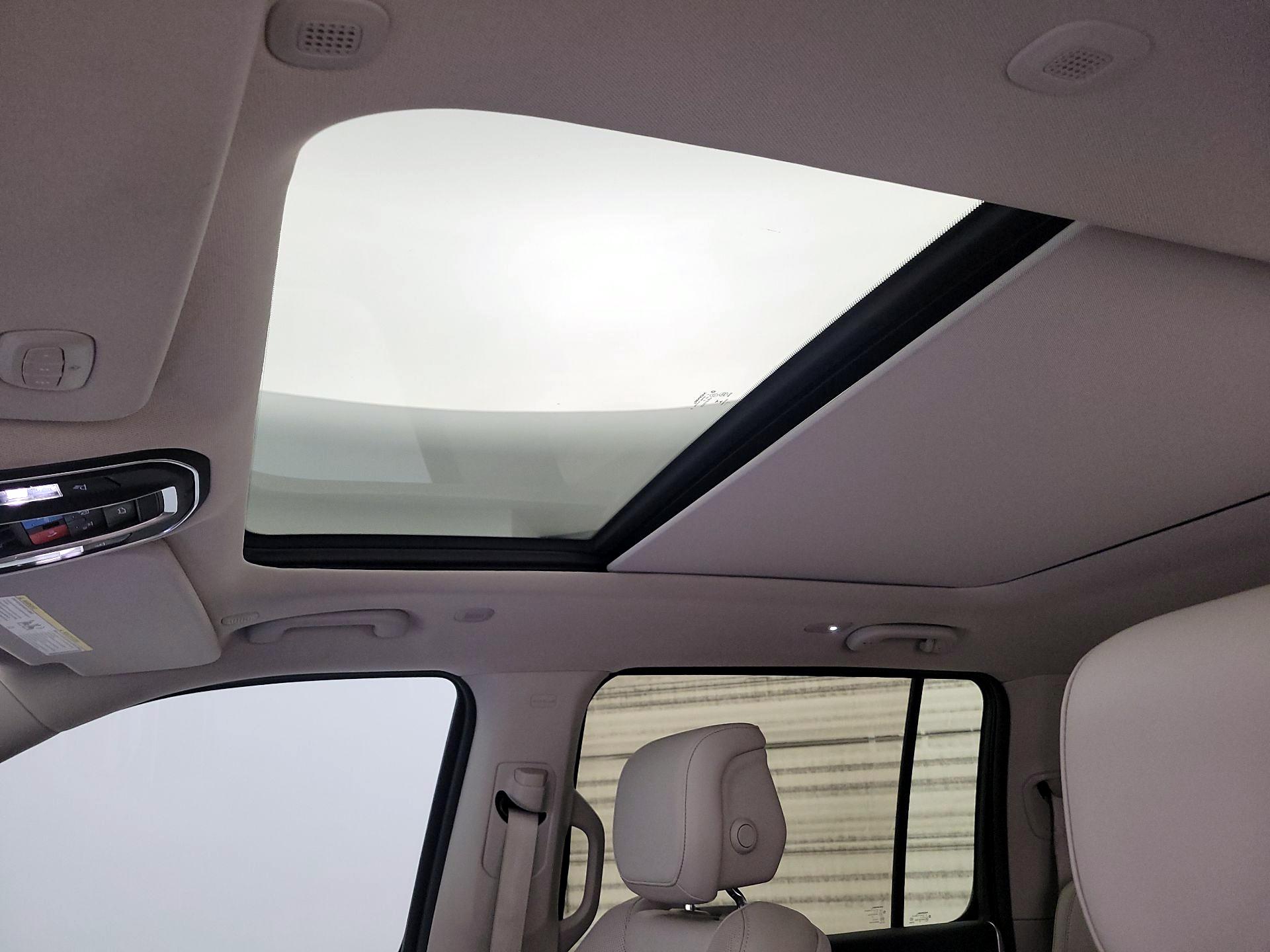 Thumbnail: 2022 Jeep Wagoneer - 20