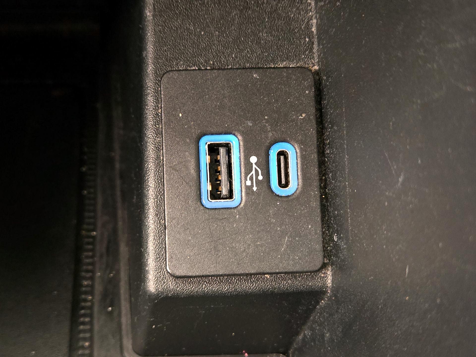 Thumbnail: 2022 Ford Edge - 18