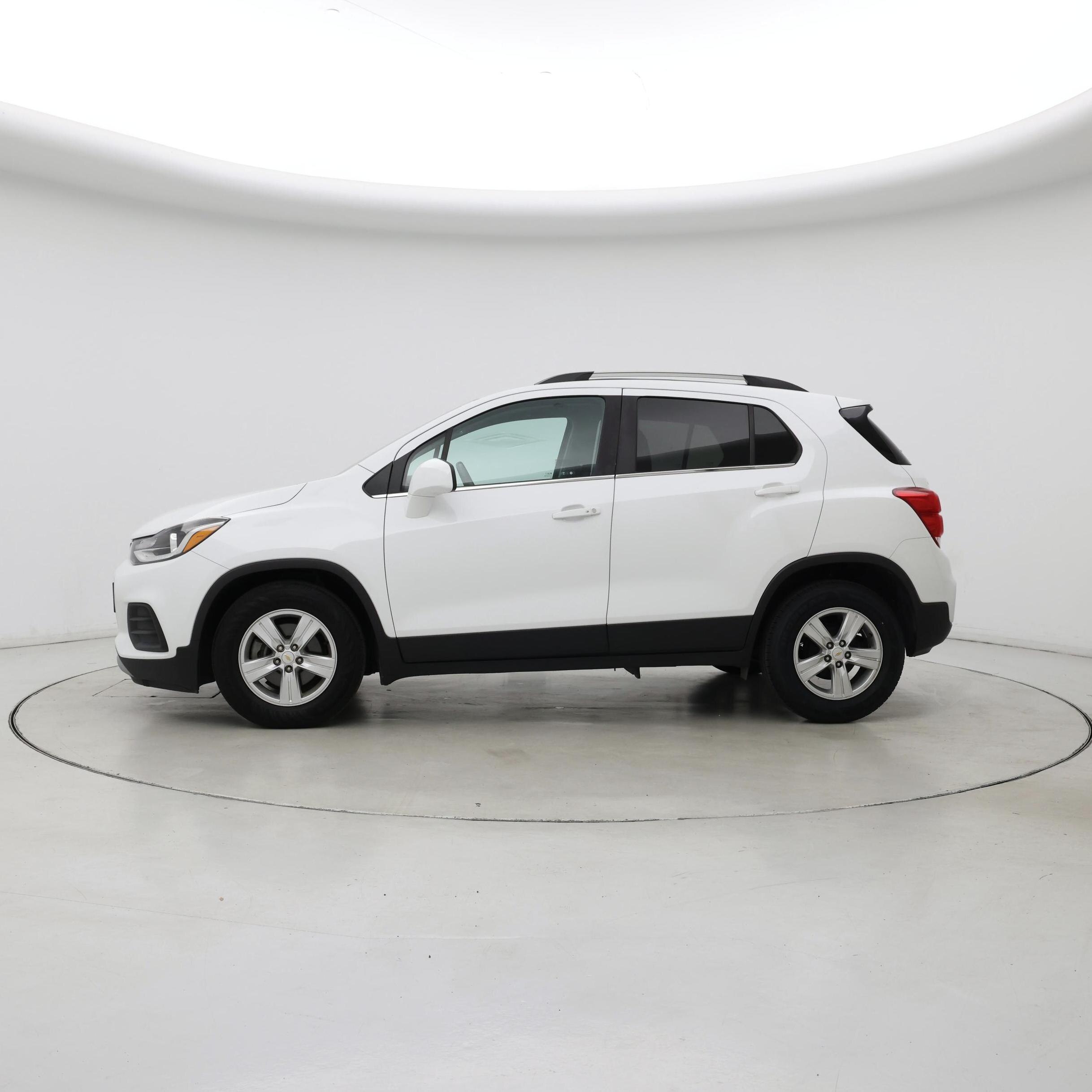 Thumbnail: 2020 Chevrolet Trax - 3