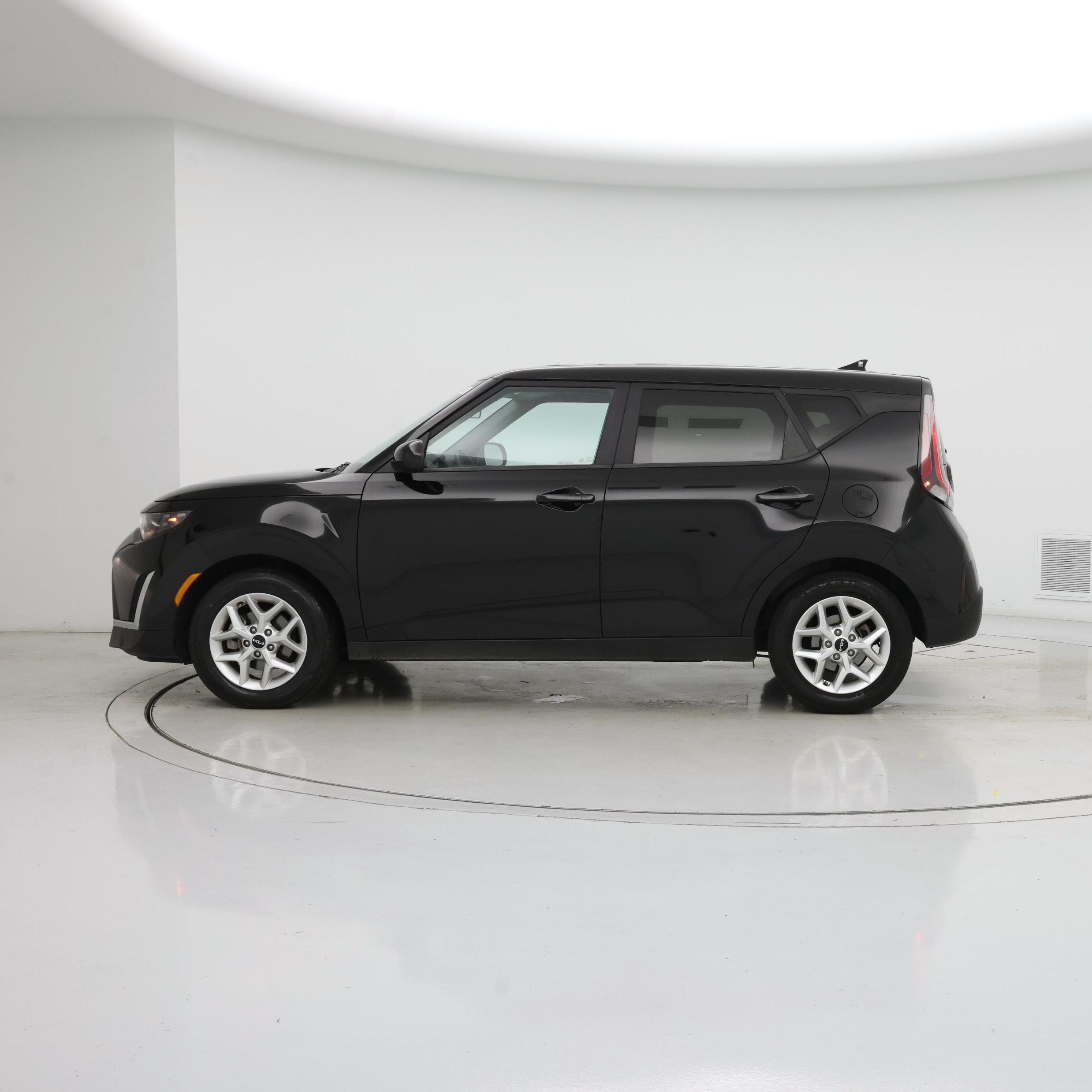 Thumbnail: 2023 Kia Soul - 3