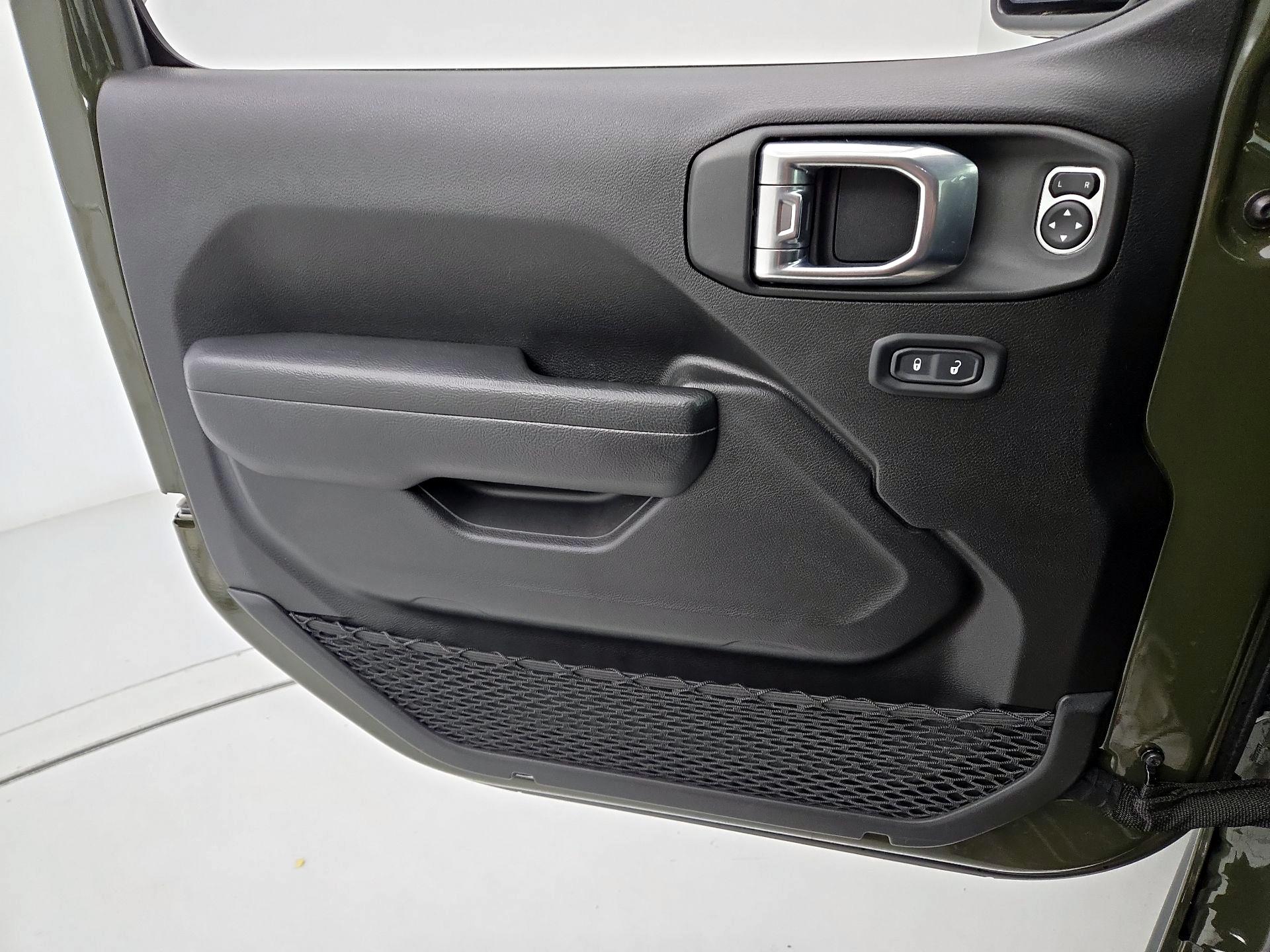 Thumbnail: 2022 Jeep Gladiator - 12