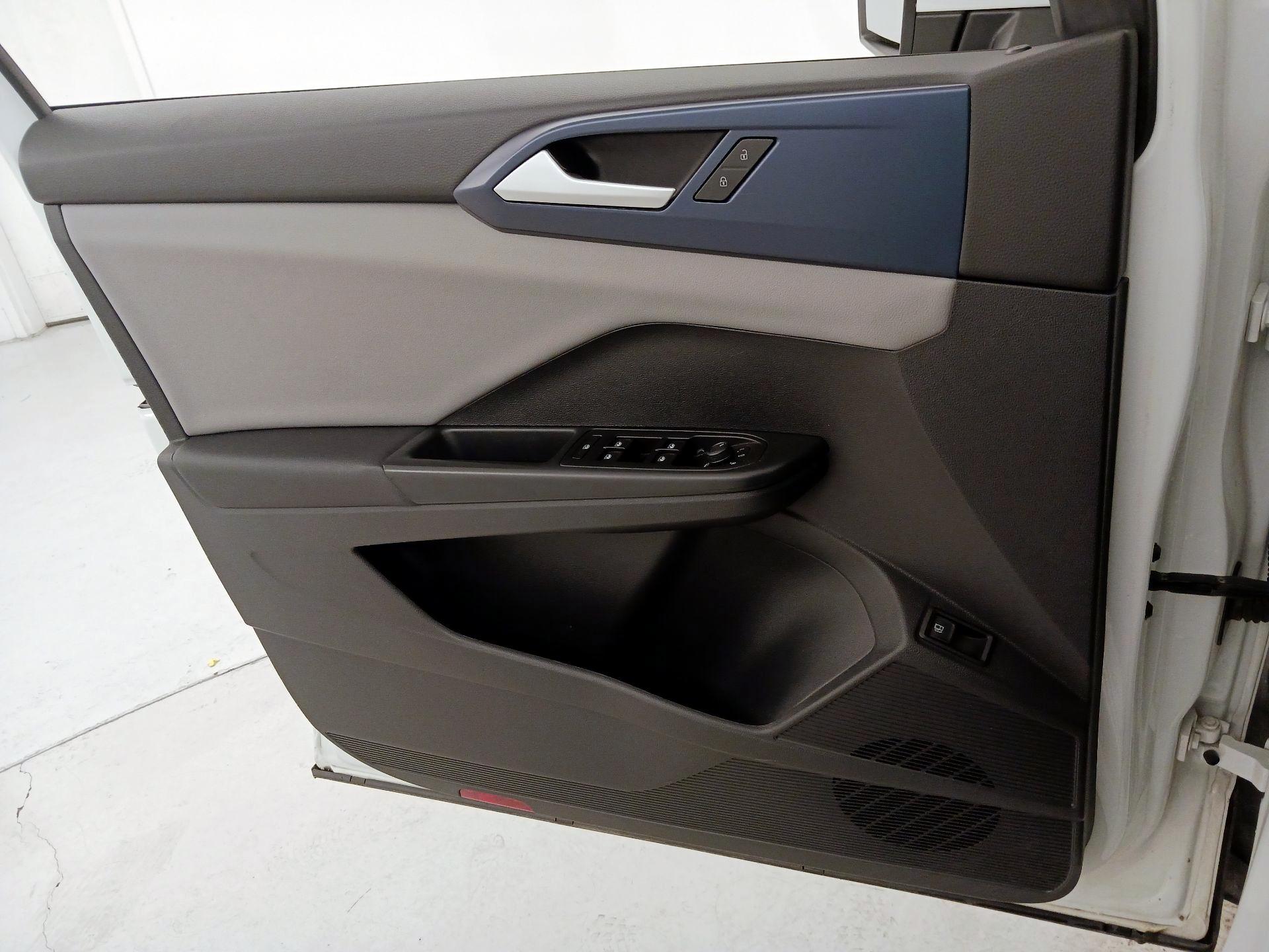 Thumbnail: 2022 Volkswagen Taos - 12