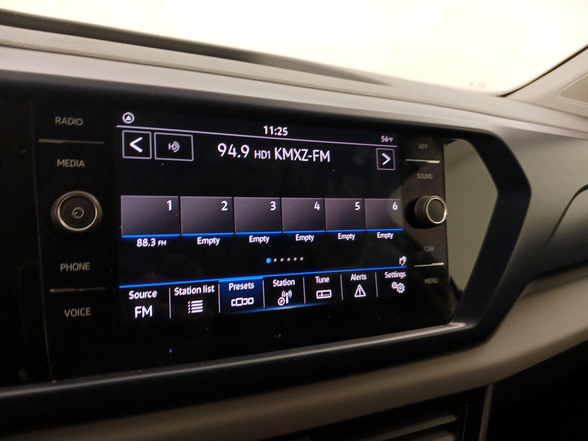 Thumbnail: 2022 Volkswagen Taos - 15