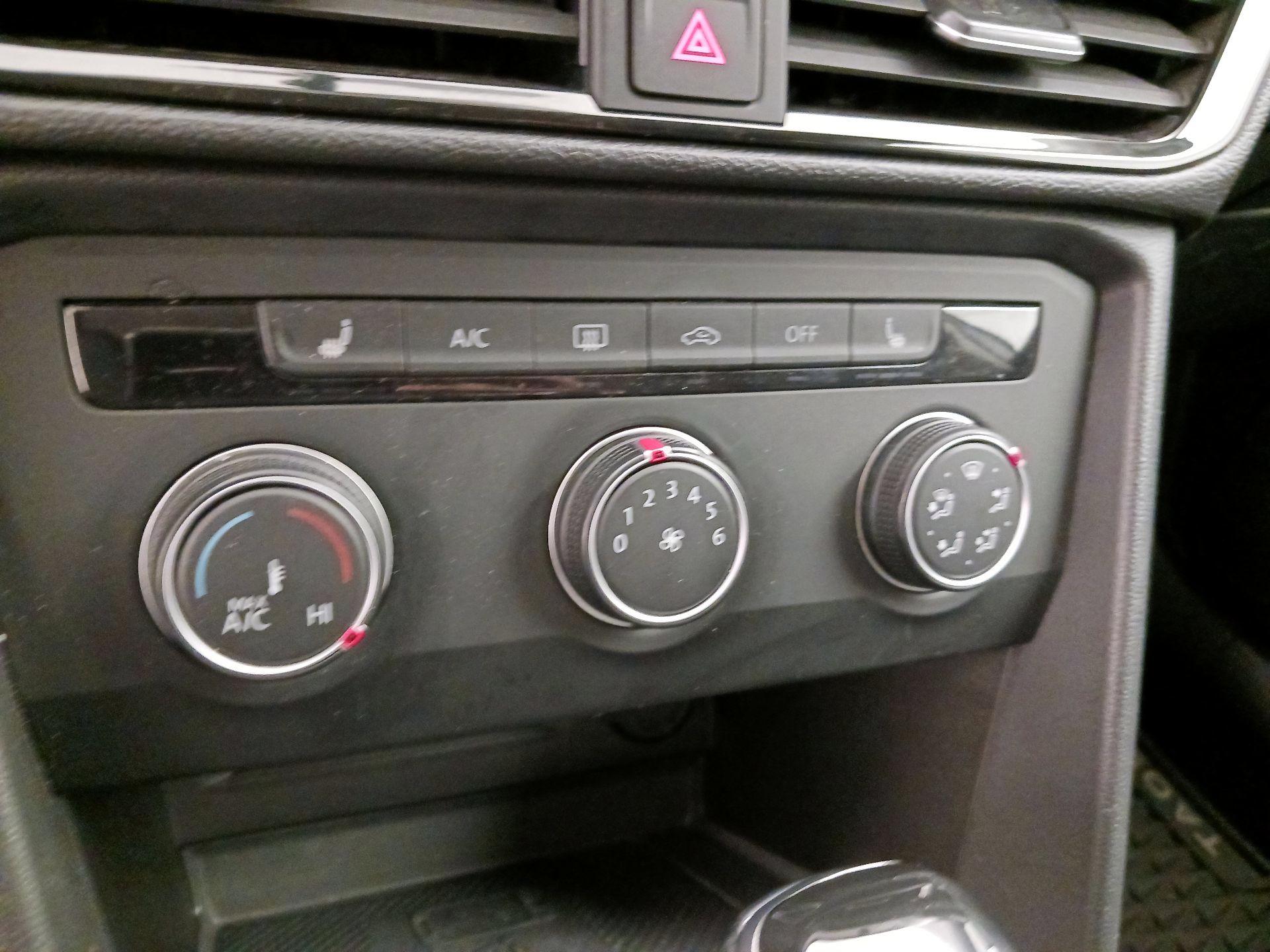 Thumbnail: 2022 Volkswagen Taos - 16