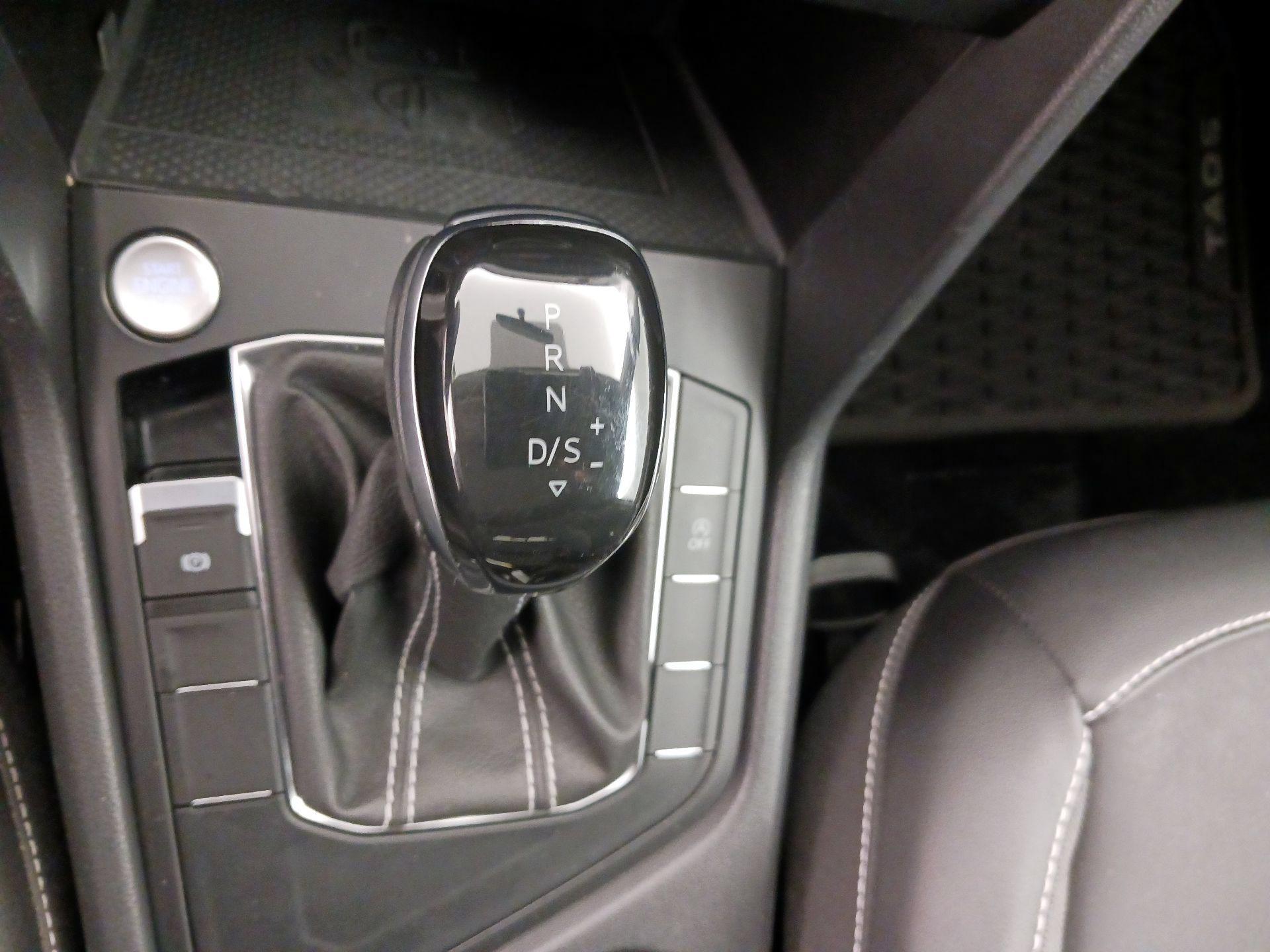 Thumbnail: 2022 Volkswagen Taos - 17