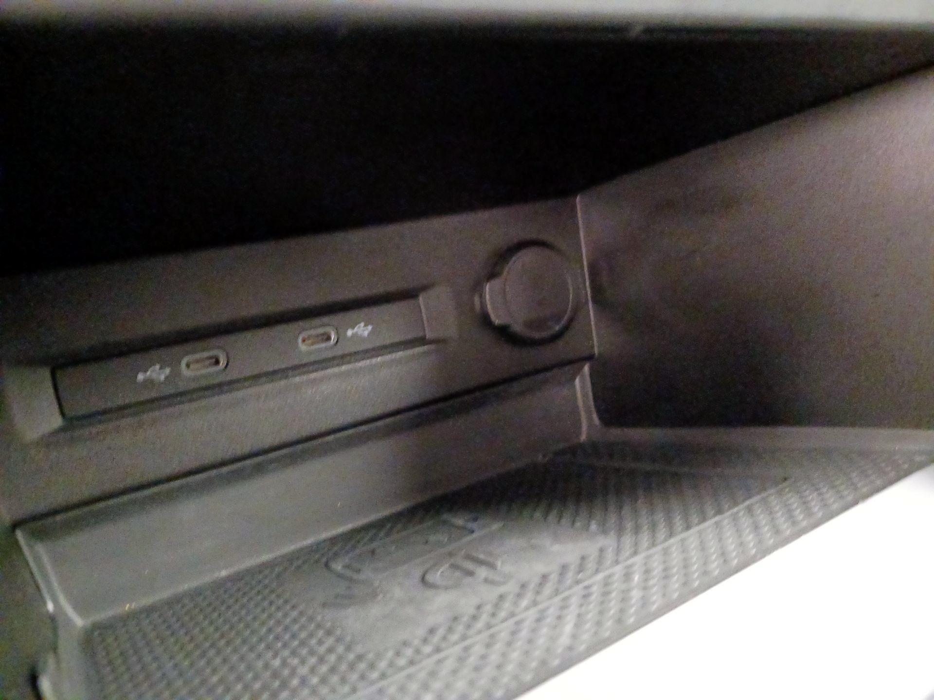 Thumbnail: 2022 Volkswagen Taos - 18