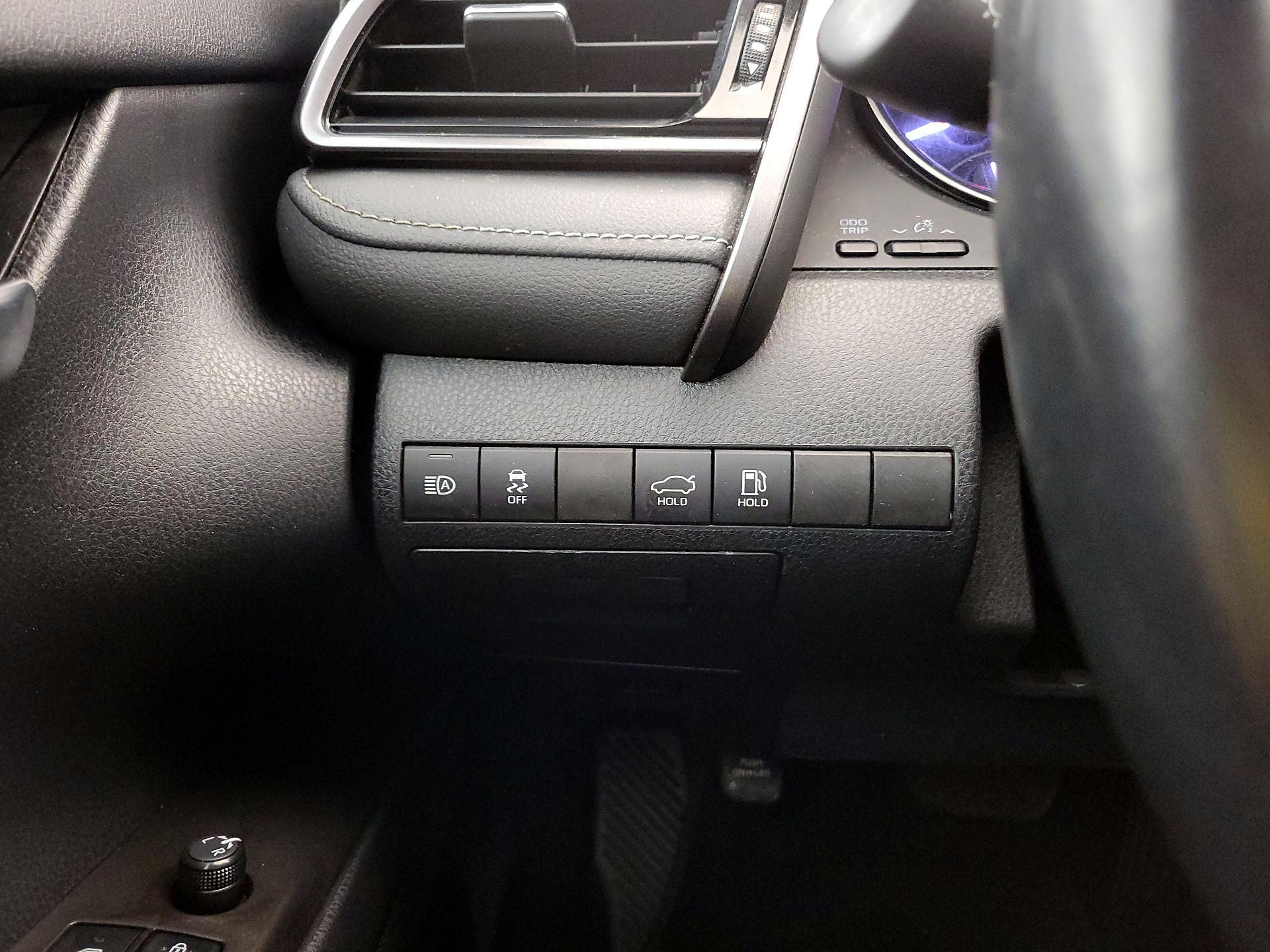 Thumbnail: 2022 Toyota Camry - 13