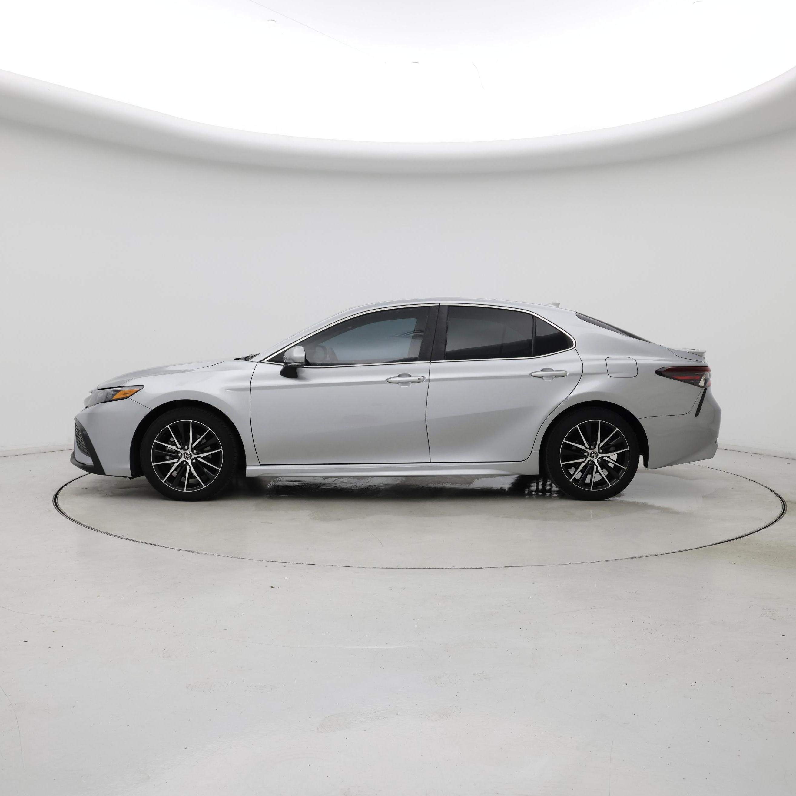 Thumbnail: 2022 Toyota Camry - 3