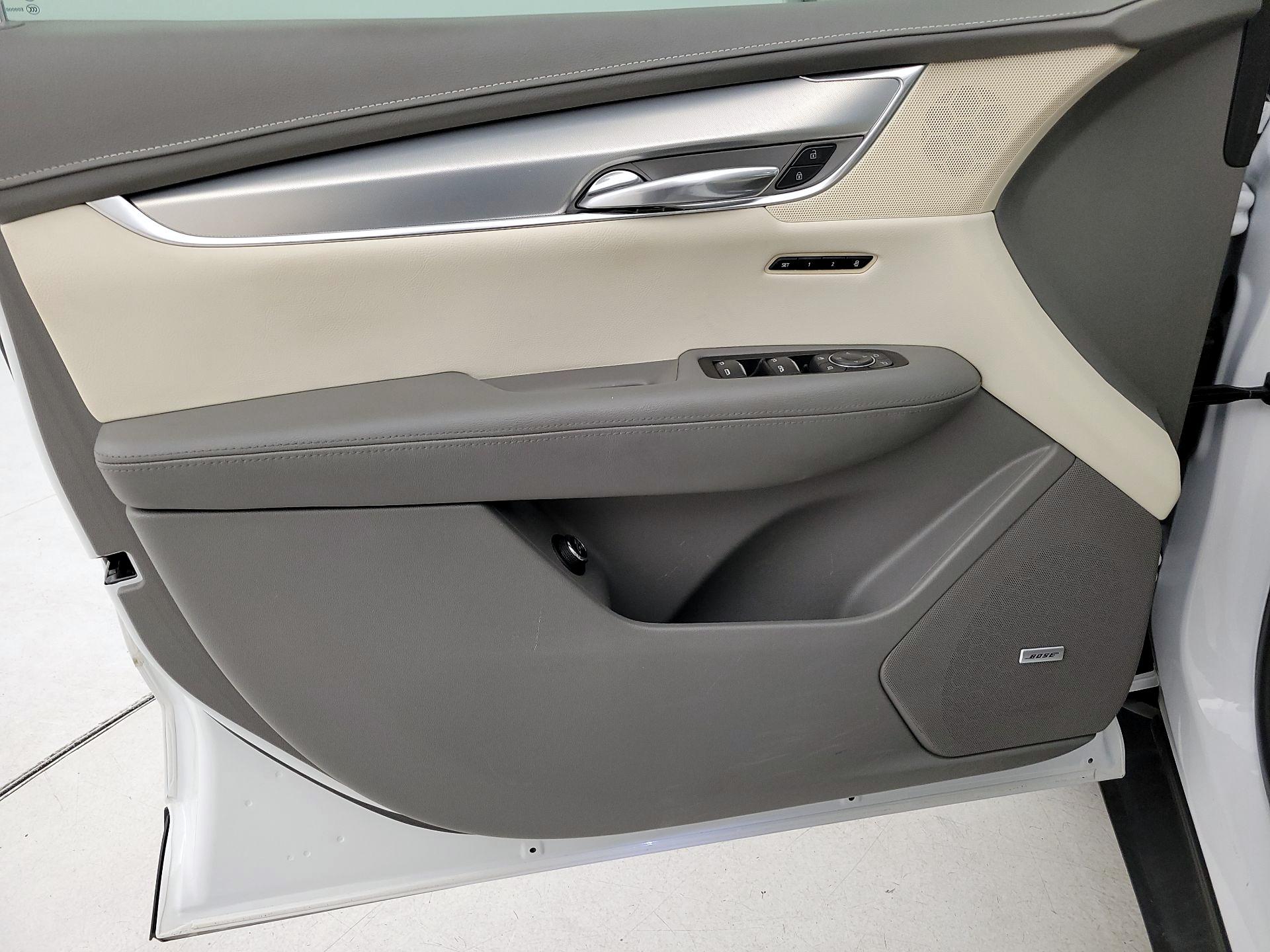 Thumbnail: 2019 Cadillac XT5 - 12