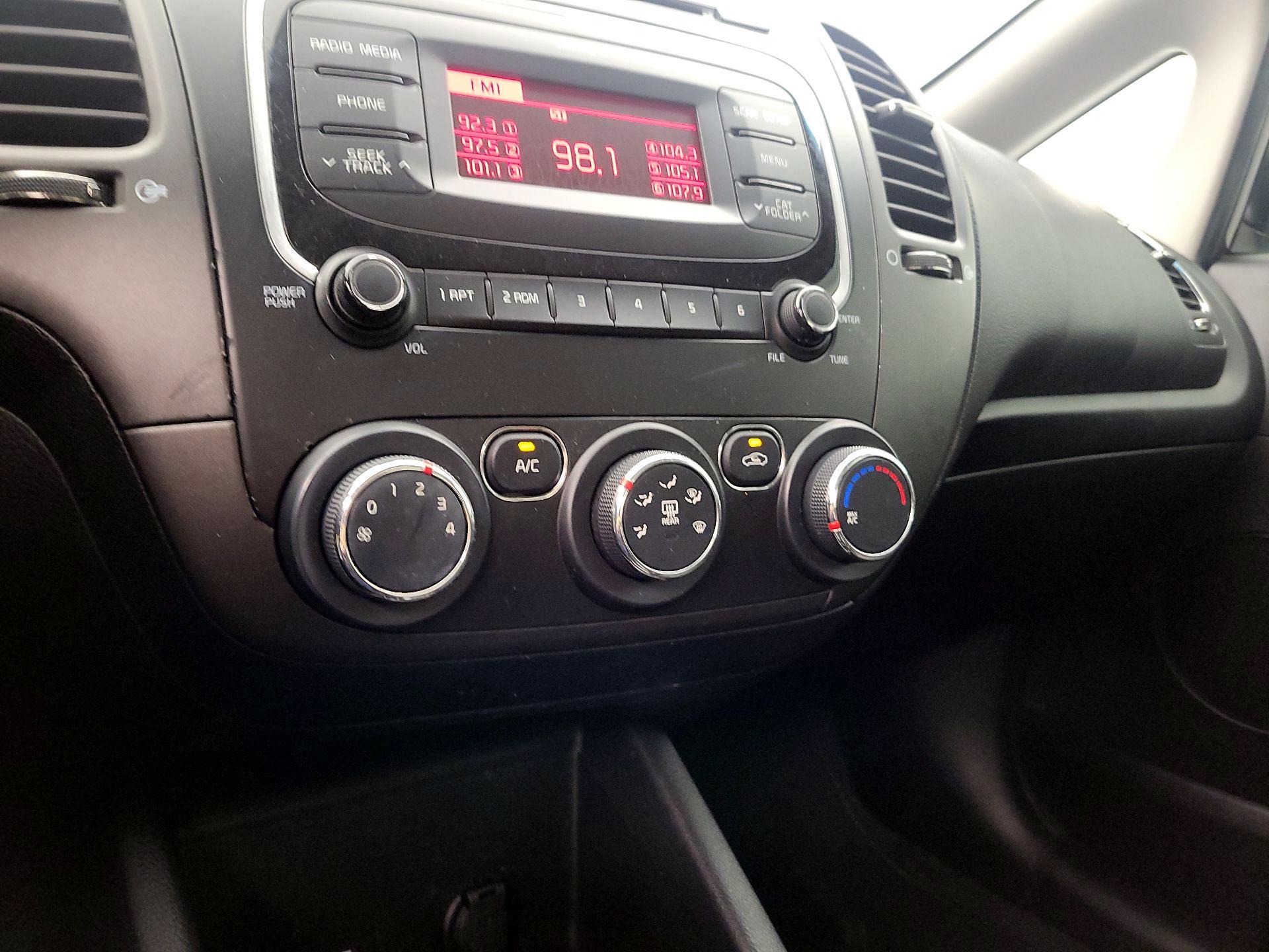 Thumbnail: 2018 Kia Forte - 15