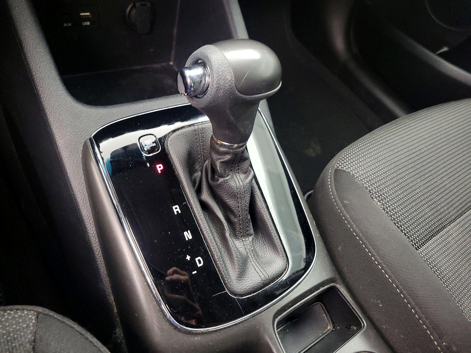 Thumbnail: 2018 Kia Forte - 16