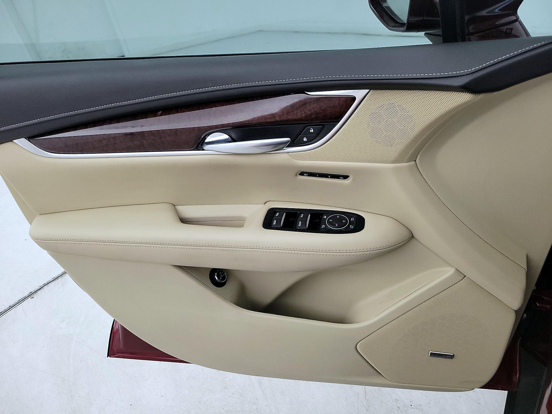 Thumbnail: 2018 Cadillac XT5 - 12